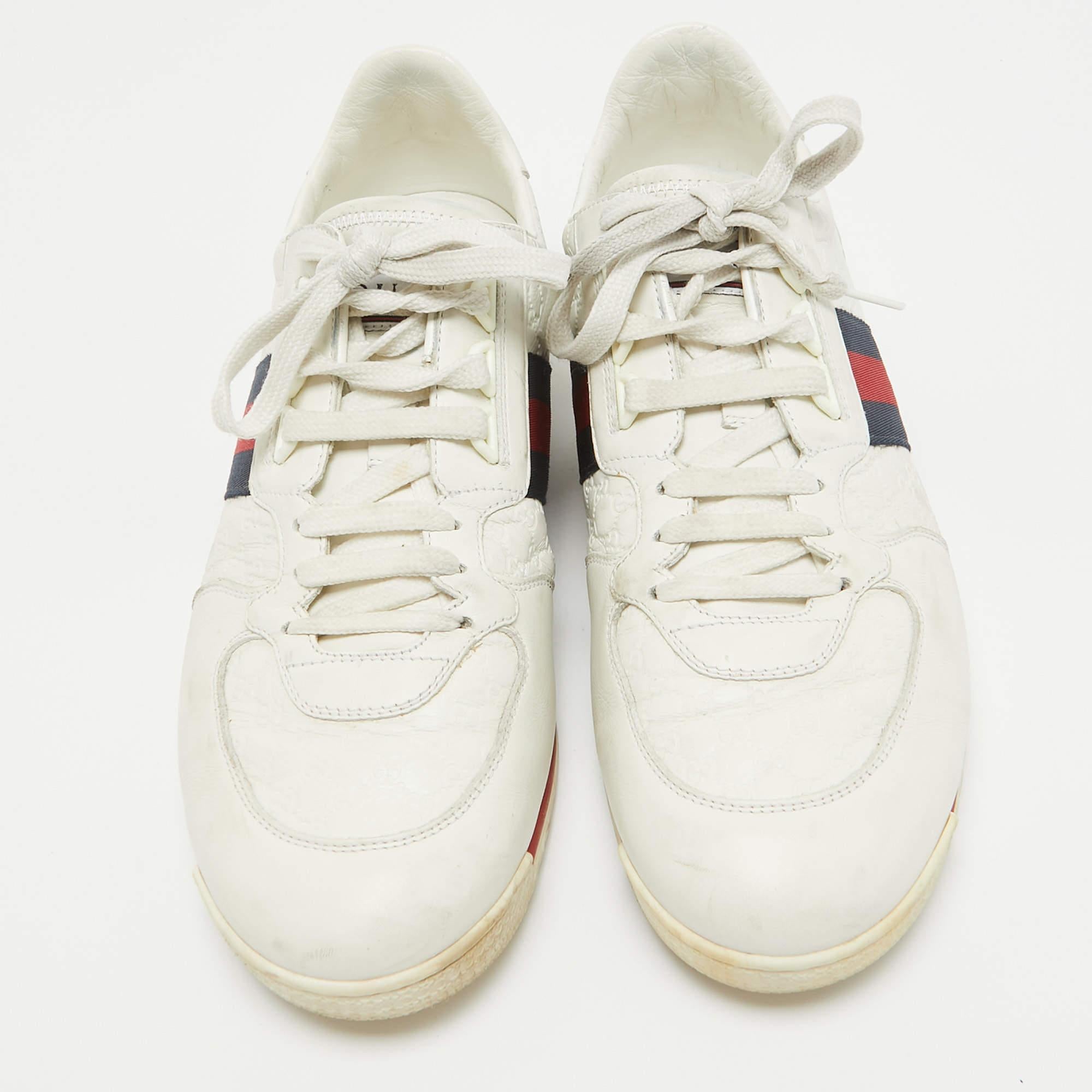 Gucci Weiß Guccissima Leder Web Detail Low Top Turnschuhe Größe 43 im Zustand „Gut“ im Angebot in Dubai, Al Qouz 2