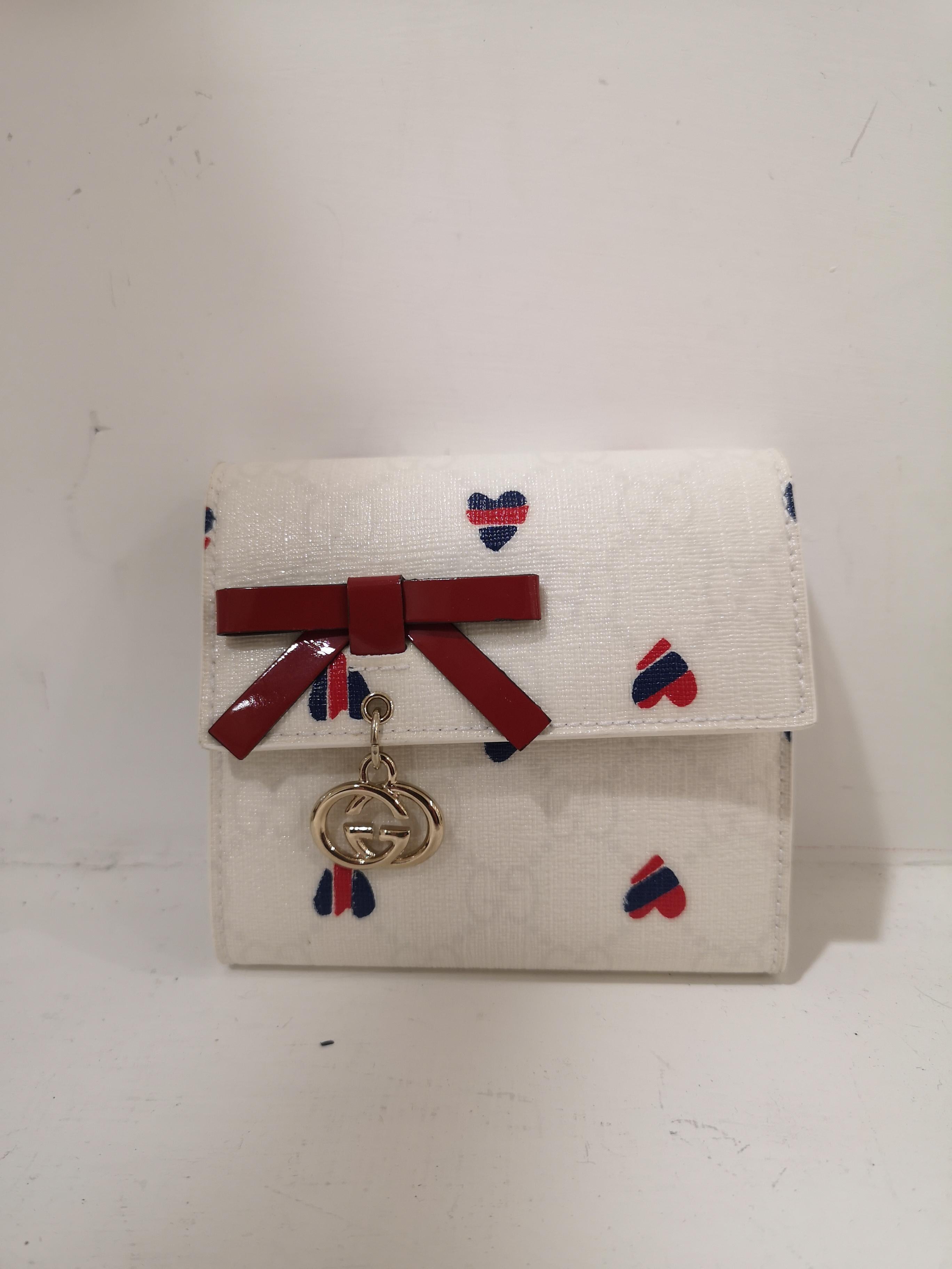 Gray Gucci white heart wallet NWOT