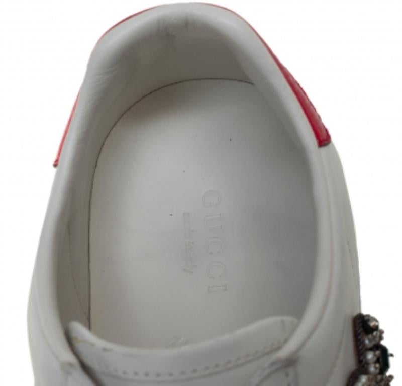 Gucci White Leather Ace Embellished  Low Top Sneakers Size 39 In Good Condition For Sale In Dubai, Al Qouz 2