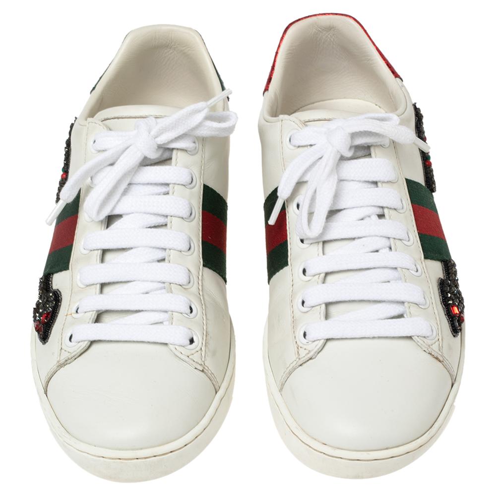 Stacked with signature details, this Gucci pair is rendered in leather and is designed in a low-cut style with lace-up vamps. They have been fashioned with the iconic web stripes and crystal-embellished embroideries. Complete with red and green