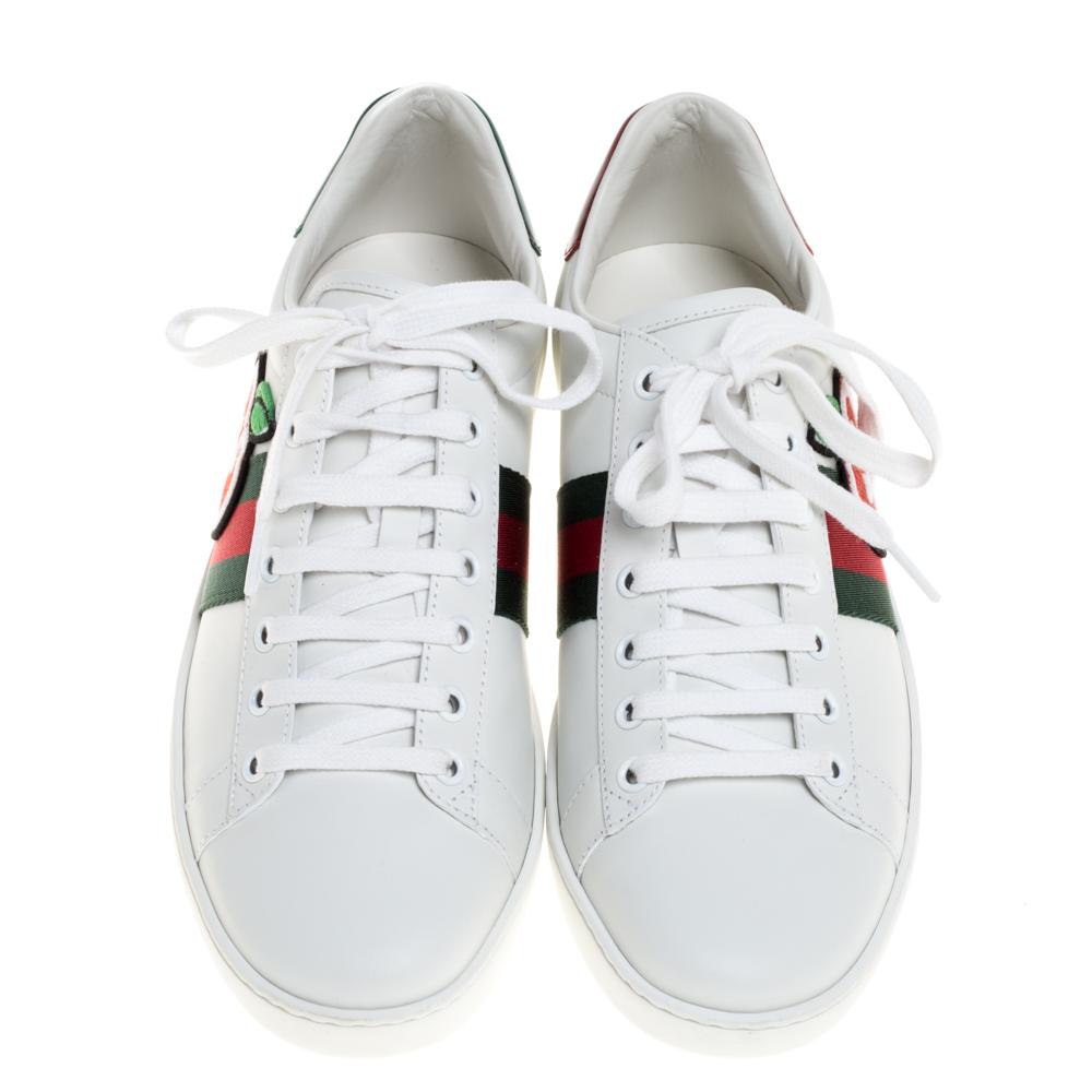 Stacked with signature details, this Gucci pair is rendered in leather and is designed in a low-cut style with lace-up vamps. The sneakers have been fashioned with the iconic web stripes and GG apple patches. Complete with red and green trims