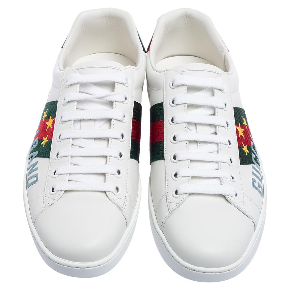 Stylish, comfortable, and sturdy, these Ace sneakers from the House of Gucci will make a great addition to your luxury footwear collection. They are fashioned in white leather into a low-top profile. Their vamps are adorned with the iconic Web