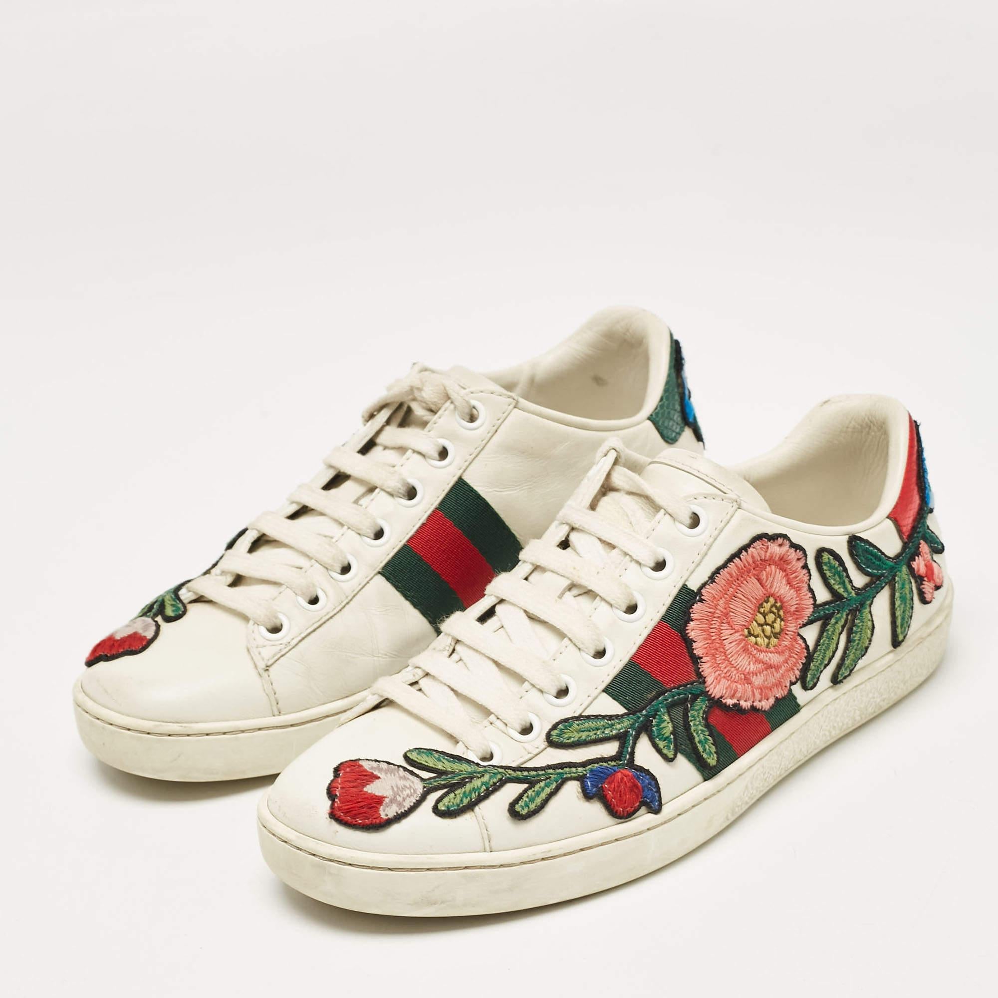 Con una silueta clásica  estas zapatillas de diseño son una combinación perfecta de lujo  comodidad  y estilo. Estas zapatillas están acabadas con detalles de la firma y cómodas plantillas.