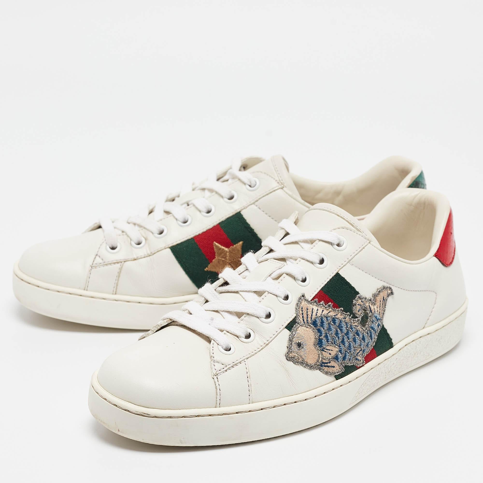 Présentées dans une silhouette classique, ces baskets de créateur sont une combinaison parfaite de luxe, de confort et de style. Ces baskets sont conçues avec des détails signés et des semelles intérieures confortables.