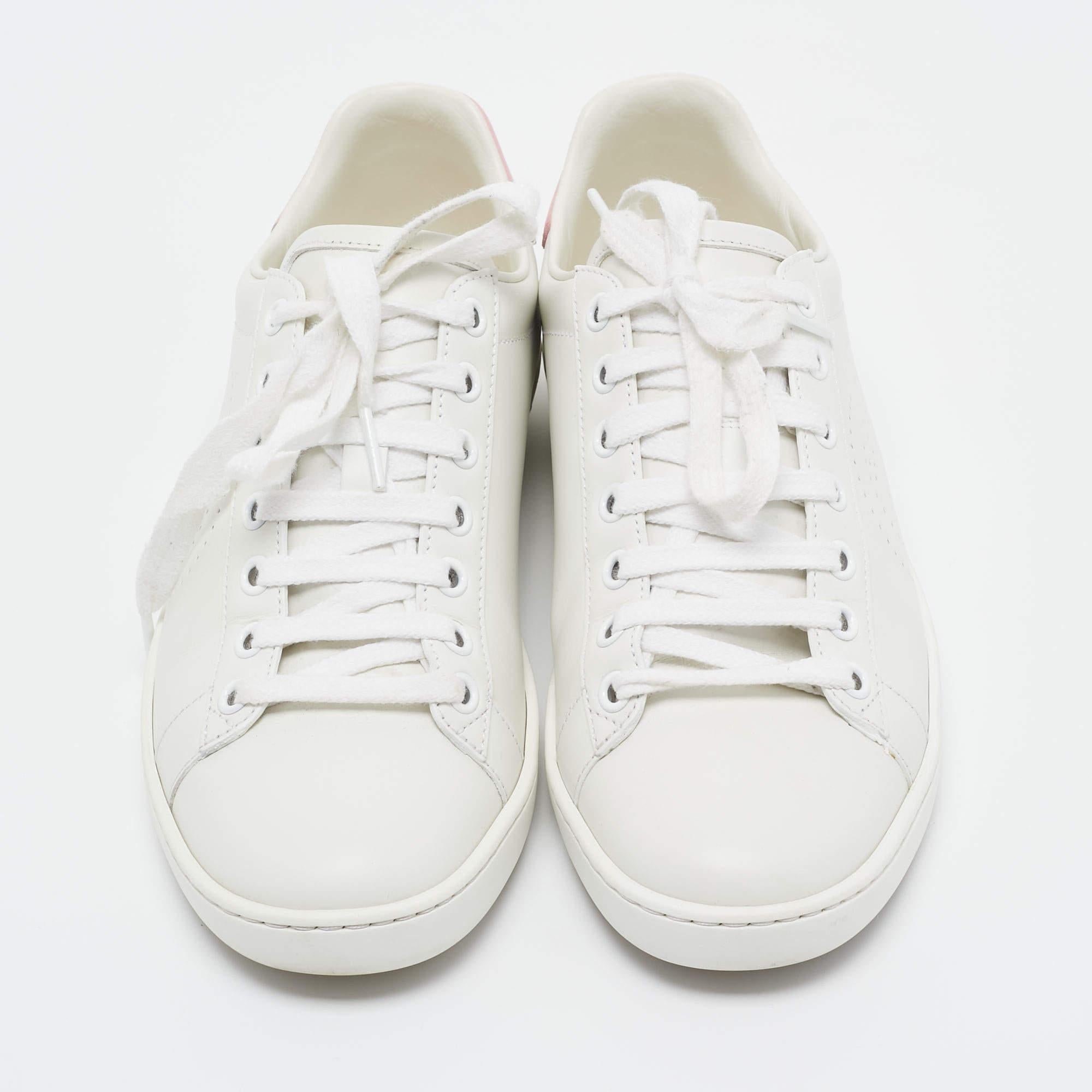 Let this comfortable pair be your first choice when you're out for a long day. These Gucci white Ace sneakers have well-sewn uppers beautifully set on durable soles.

