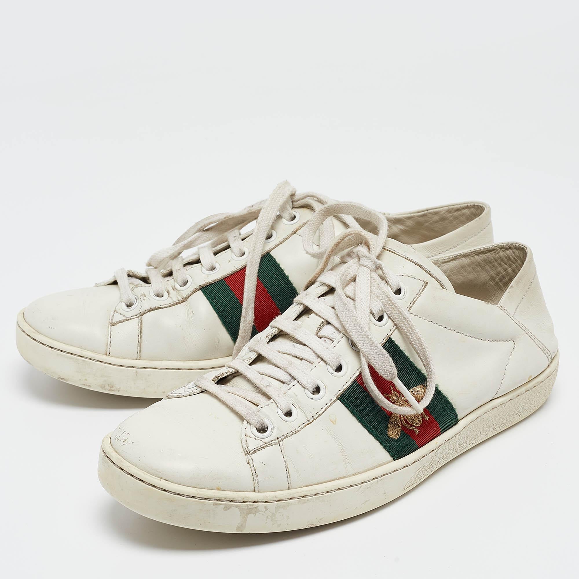 Migliora il tuo stile con queste sneakers Gucci Ace. Progettate meticolosamente per garantire moda e comfort, sono la scelta ideale per una camminata comoda e alla moda.