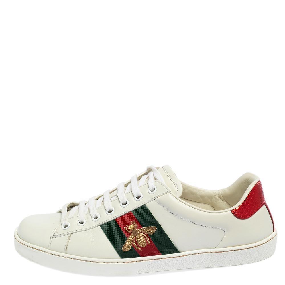 Stacked with signature details, this Gucci pair is rendered in leather and is designed in a low-cut style with lace-up vamps. They have been fashioned with the iconic web stripes. Complete with red and green trims carrying the brand label on the