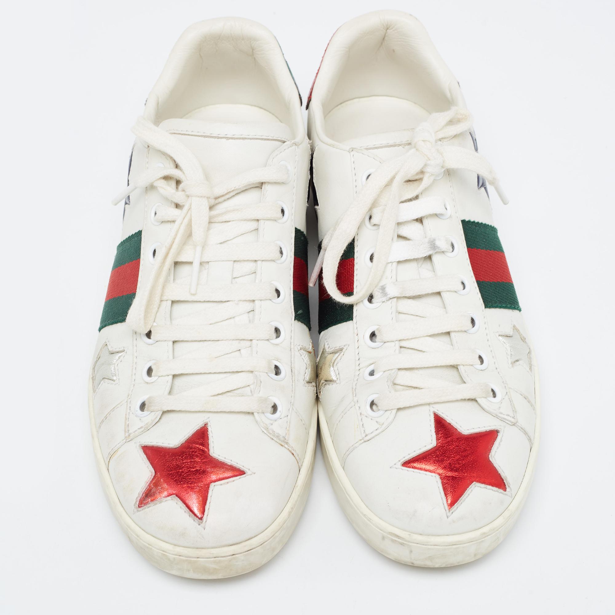 Stacked with signature details, this Gucci pair is rendered from leather with star motif on the exterior and these shoes have been fashioned with iconic web stripes on the sides. Complete with brand detailing on the counter, these shoes can be