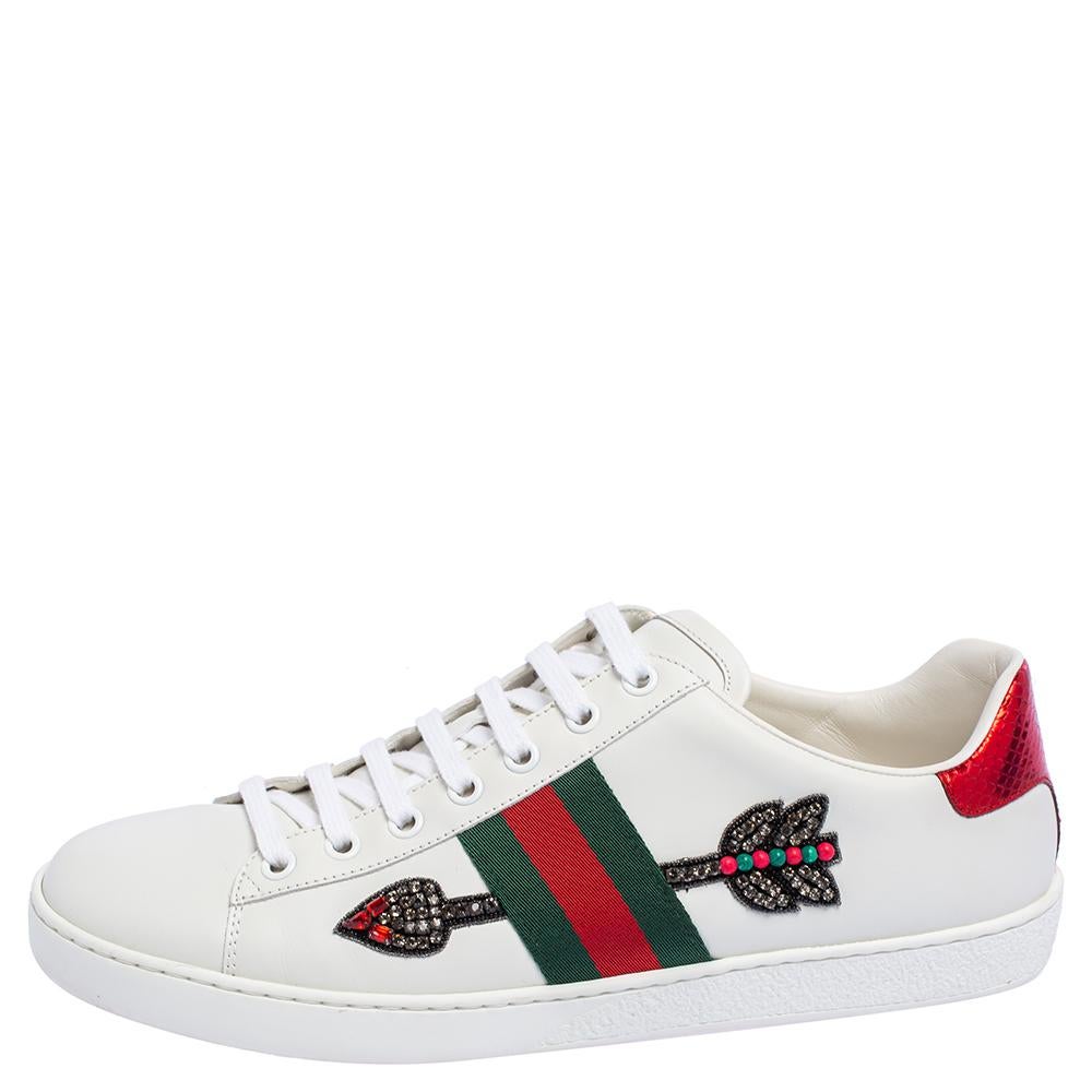 Stacked with signature details, this Gucci pair is rendered in leather and is designed in a low-cut style with lace-up vamps. They have been fashioned with the iconic web stripes and crystal-embellished embroideries. Complete with red and green