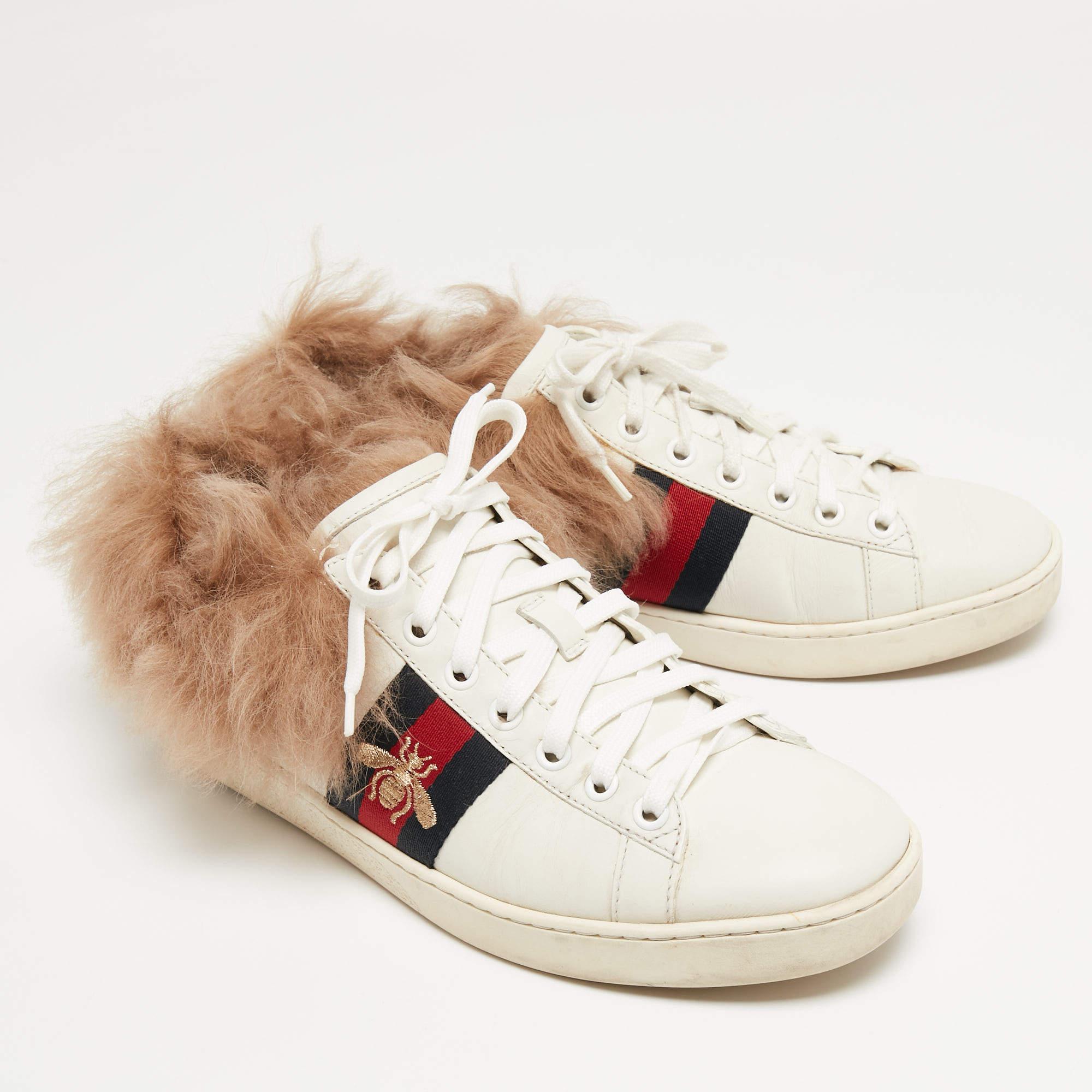 Gucci White Leather and Fur Ace Embroidered Bee Low Top Sneakers Size 37.5 In Good Condition For Sale In Dubai, Al Qouz 2