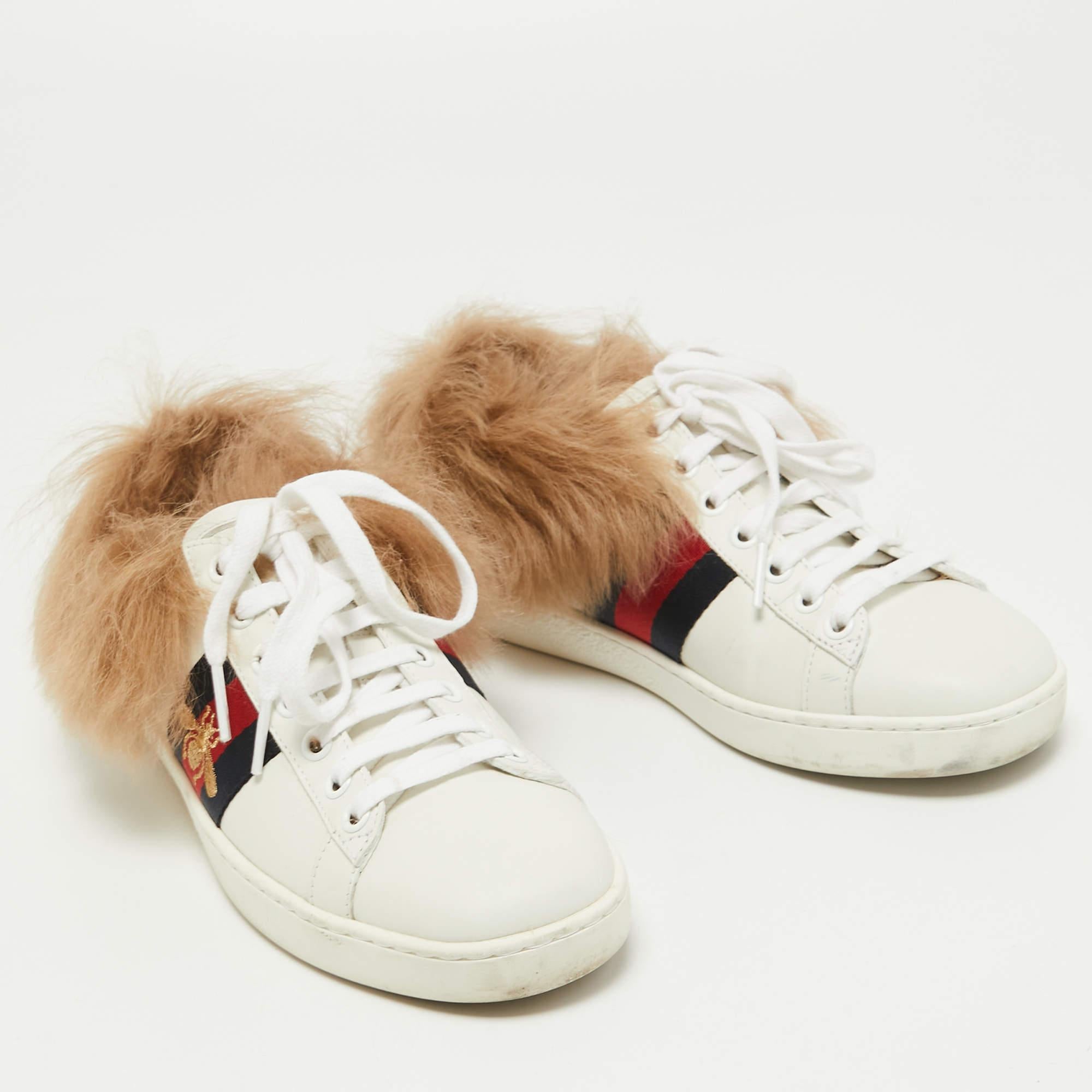 Gucci White Leather and Fur Bee Embroidered Ace Sneakers Size 35 In Good Condition In Dubai, Al Qouz 2