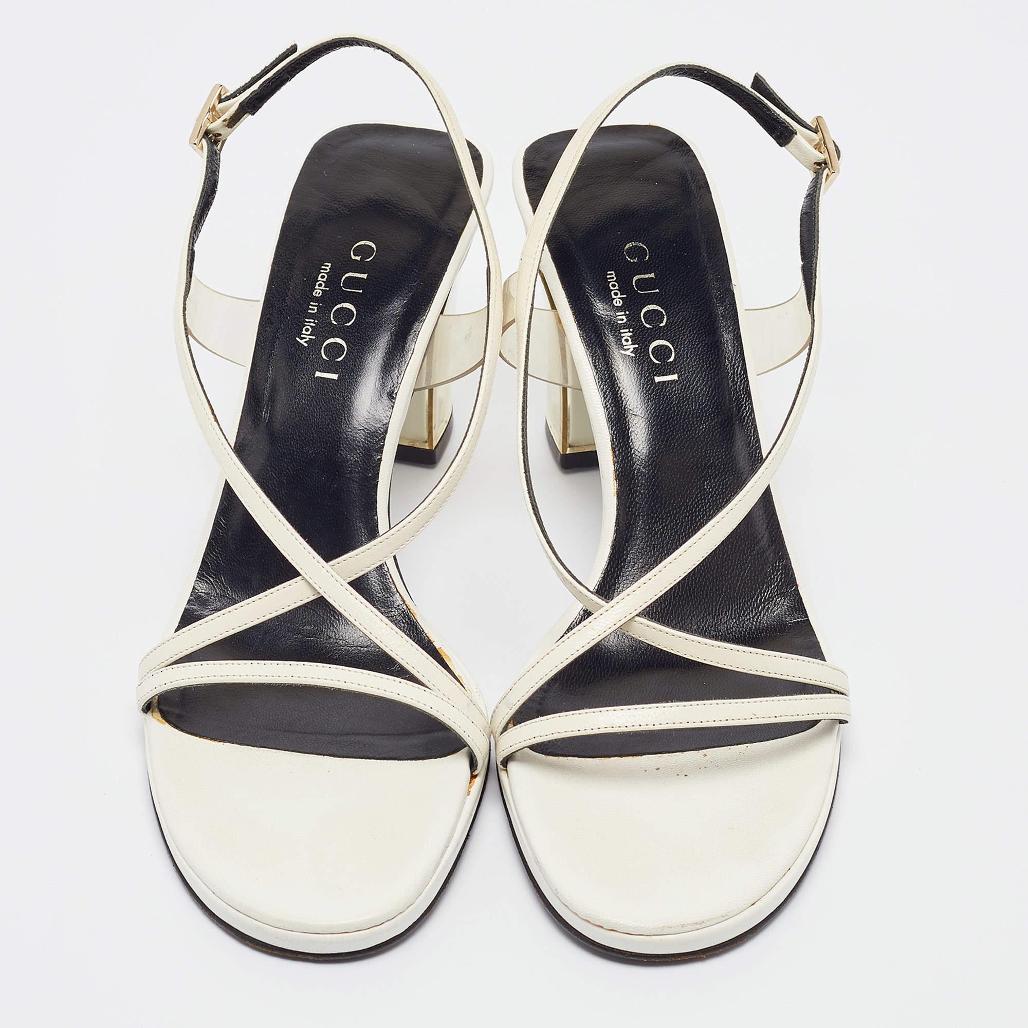 Gucci Sandalias blancas de piel y PVC tamaño 35.5 en Bastante bueno estado para la venta en Dubai, Al Qouz 2
