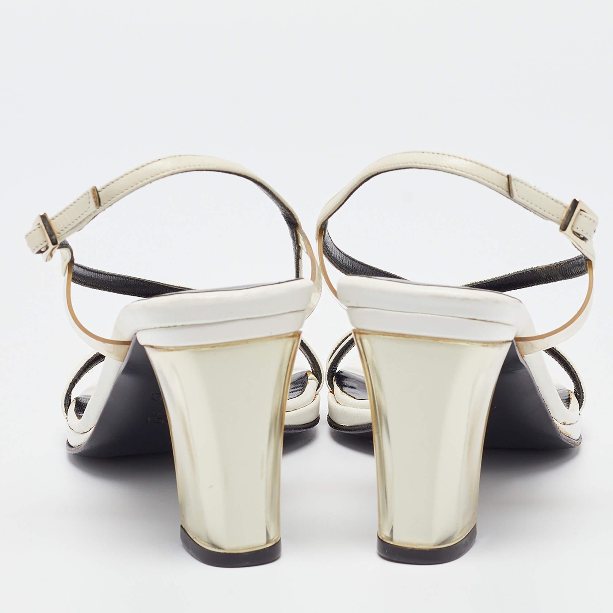 Gucci Sandalias blancas de piel y PVC tamaño 35.5 en venta 1