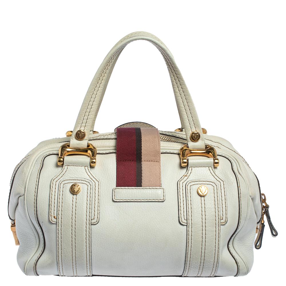 This Aviatrix Boston is an ideal handbag for anyone in love with Gucci. It combines white leather construction with Gucci’s classic Web stripe trim. The Aviatrix’s exterior features Gucci's signature crest lock, gold-tone hardware, and a two-way zip