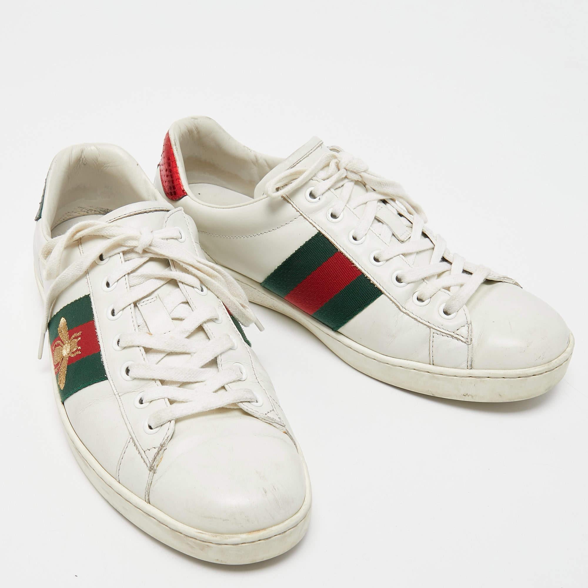 Gucci White Leather Embroidered Bee Ace Sneakers Size 42.5 In Good Condition In Dubai, Al Qouz 2