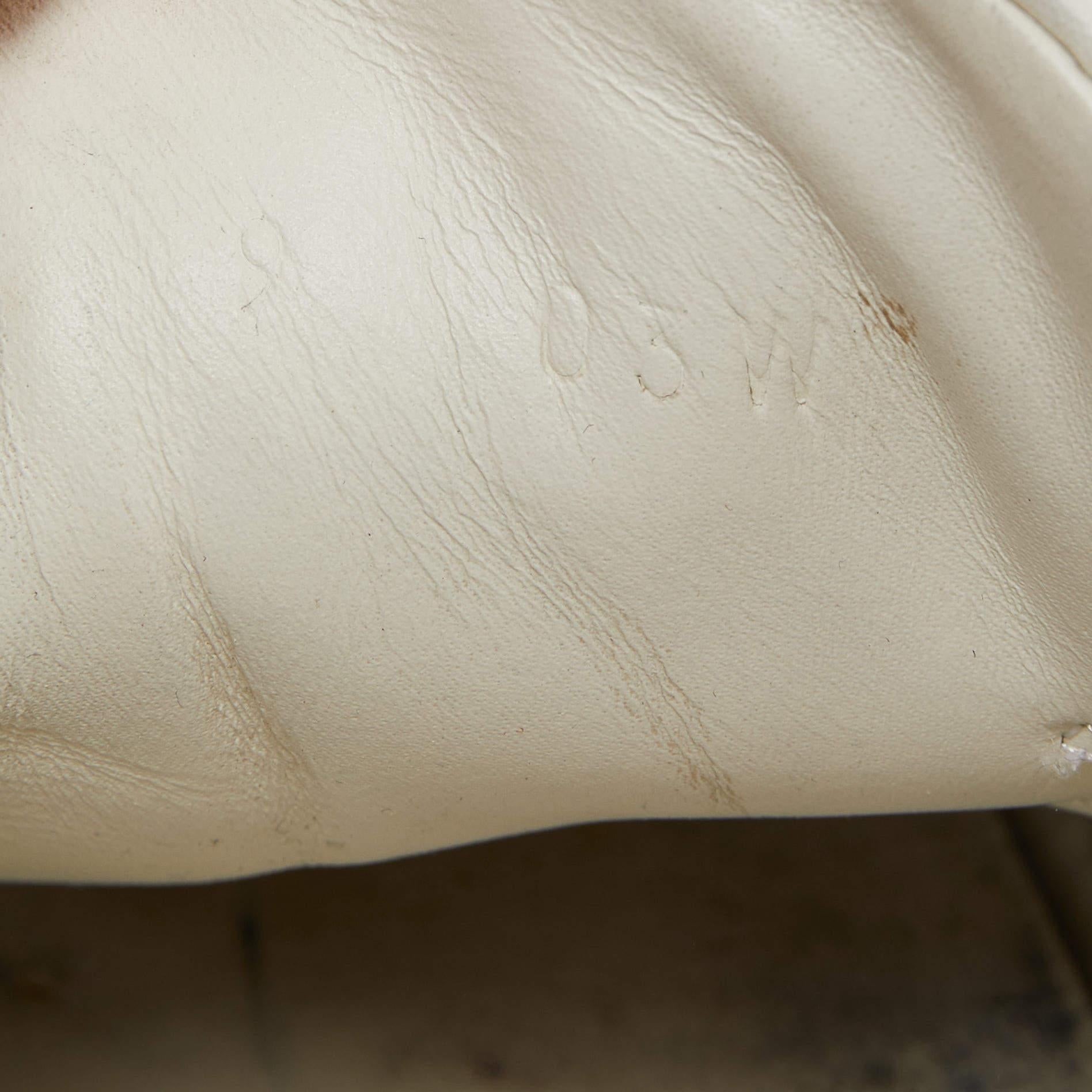Gucci - Baskets en cuir blanc brodées en forme d'abeille - Taille 43 en vente 4