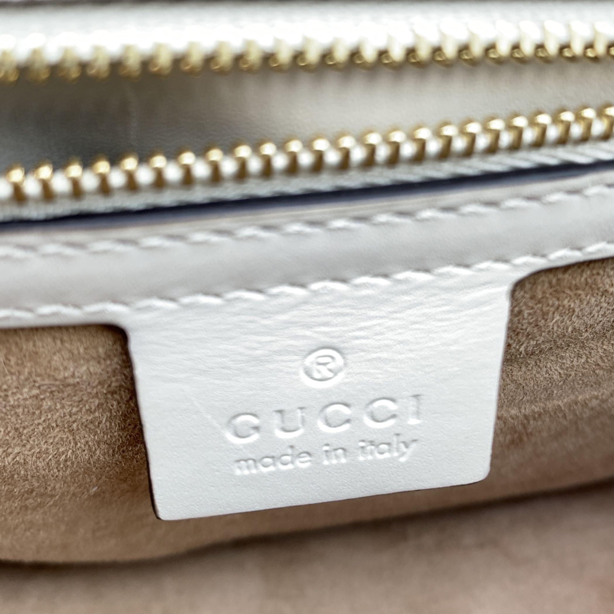 Bolso pequeño Gucci Sylvie de piel blanca con parches bordados 1