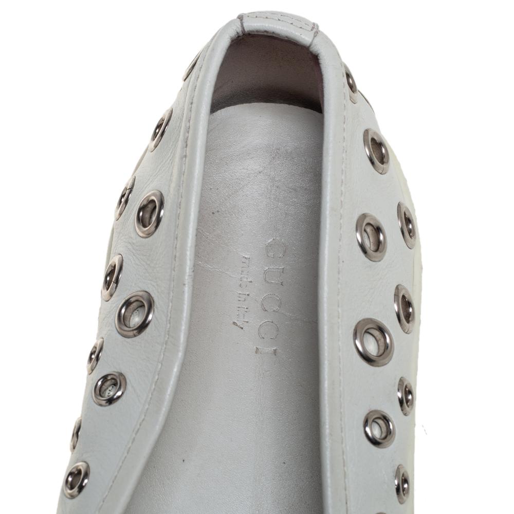 De las mujeres Gucci Cuero Blanco Ojal Embellished Slip On Sneakers Talla 38.5