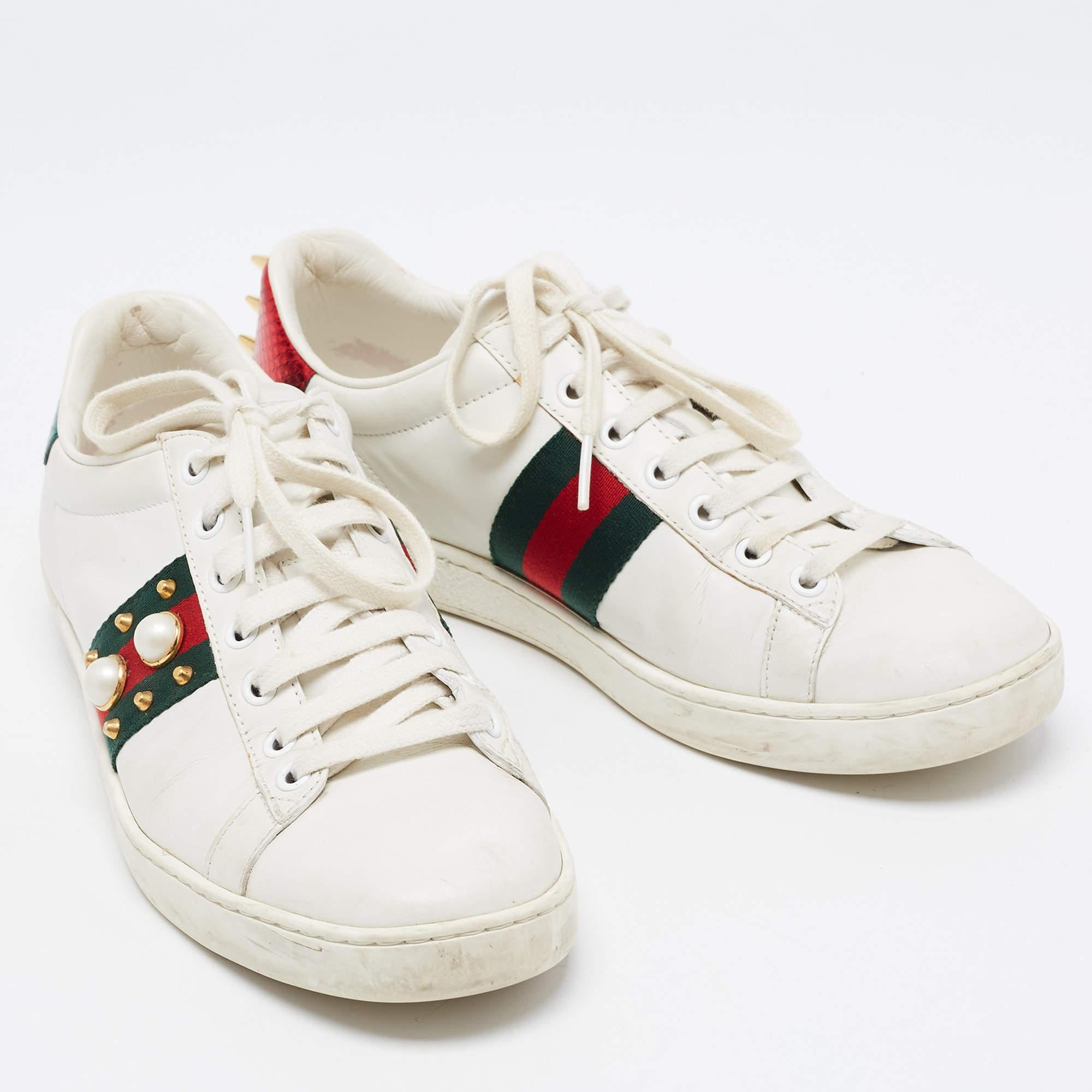 Gucci White Leather Faux Pearl and Spike Embellished Ace Sneakers Size 38.5 In Good Condition In Dubai, Al Qouz 2