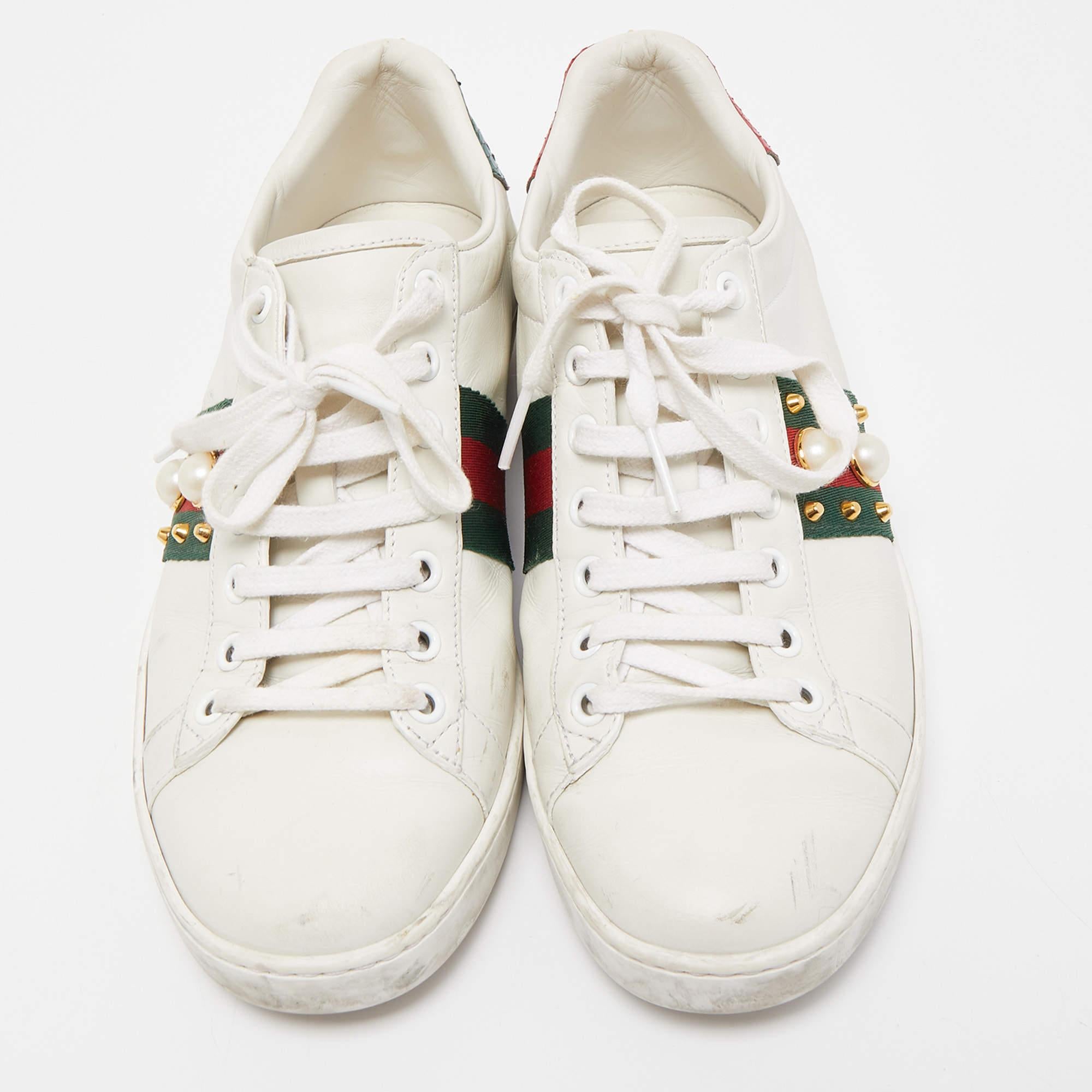 Let this comfortable pair be your first choice when you're out for a long day. These Gucci Ace sneakers have well-sewn uppers beautifully set on durable soles.

