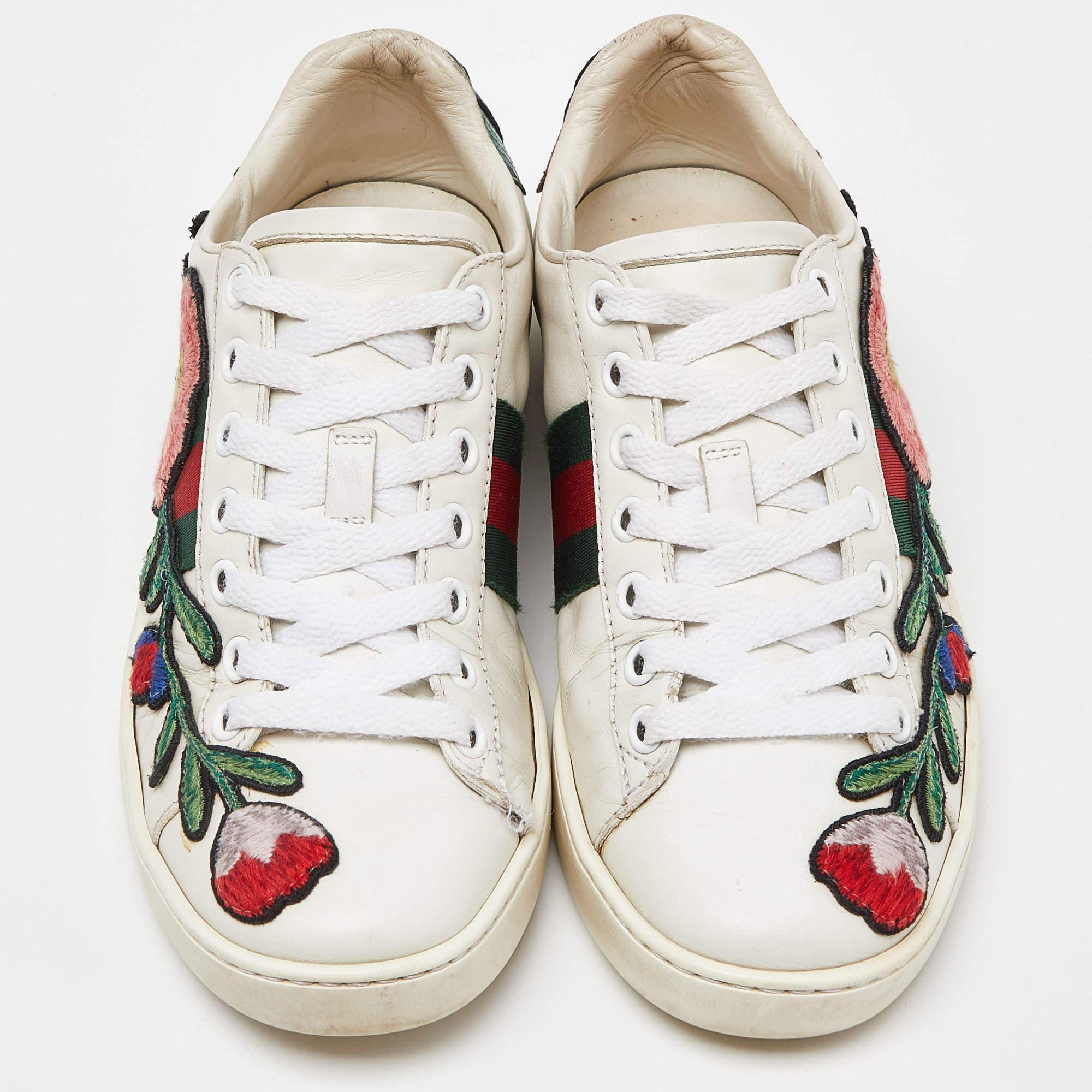 Gucci White Leather Floral Embroidered Ace Sneakers Size 35 In Fair Condition For Sale In Dubai, Al Qouz 2