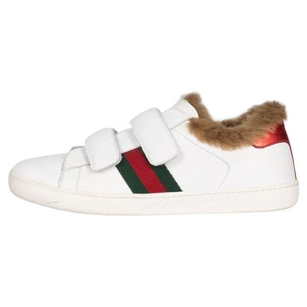 Sneakers Gucci in pelle bianca foderata di pelliccia con velcro - EU 36.5 in vendita