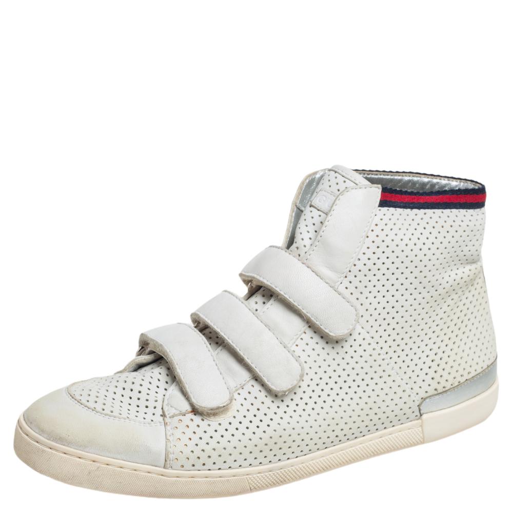 These leather sneakers are fashionable numbers that you can definitely splurge on. Amp up your style quotient with these fabulous Gucci sneakers made from leather and elevated by velcro straps.

