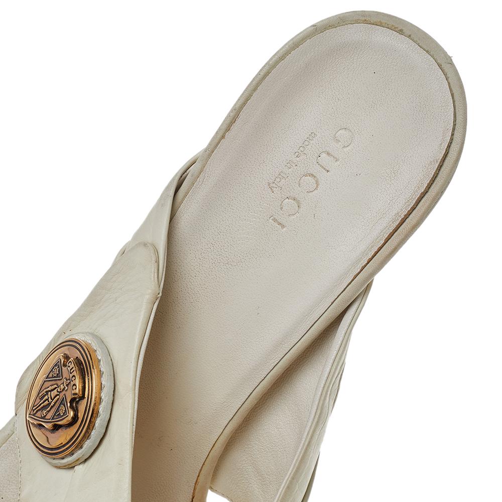 Gucci Hysteria Cross Slide Sandalen aus weißem Leder Größe 39 (Weiß) im Angebot