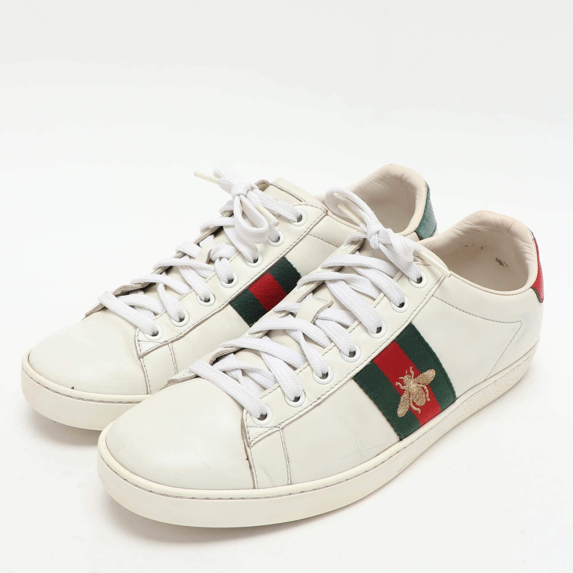 Gucci White Leather Leather Ace Bee Embroidered Low Top Sneakers Size 39 In Fair Condition For Sale In Dubai, Al Qouz 2