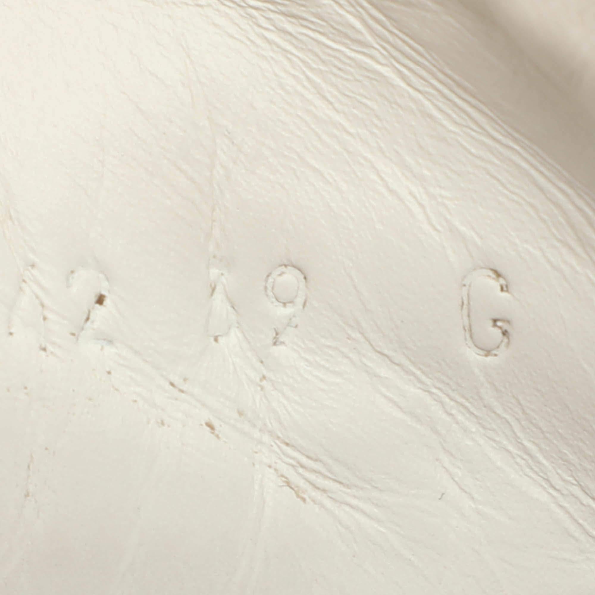 Gucci White Leather Leather Ace Bee Embroidered Low Top Sneakers Size 39 For Sale 4