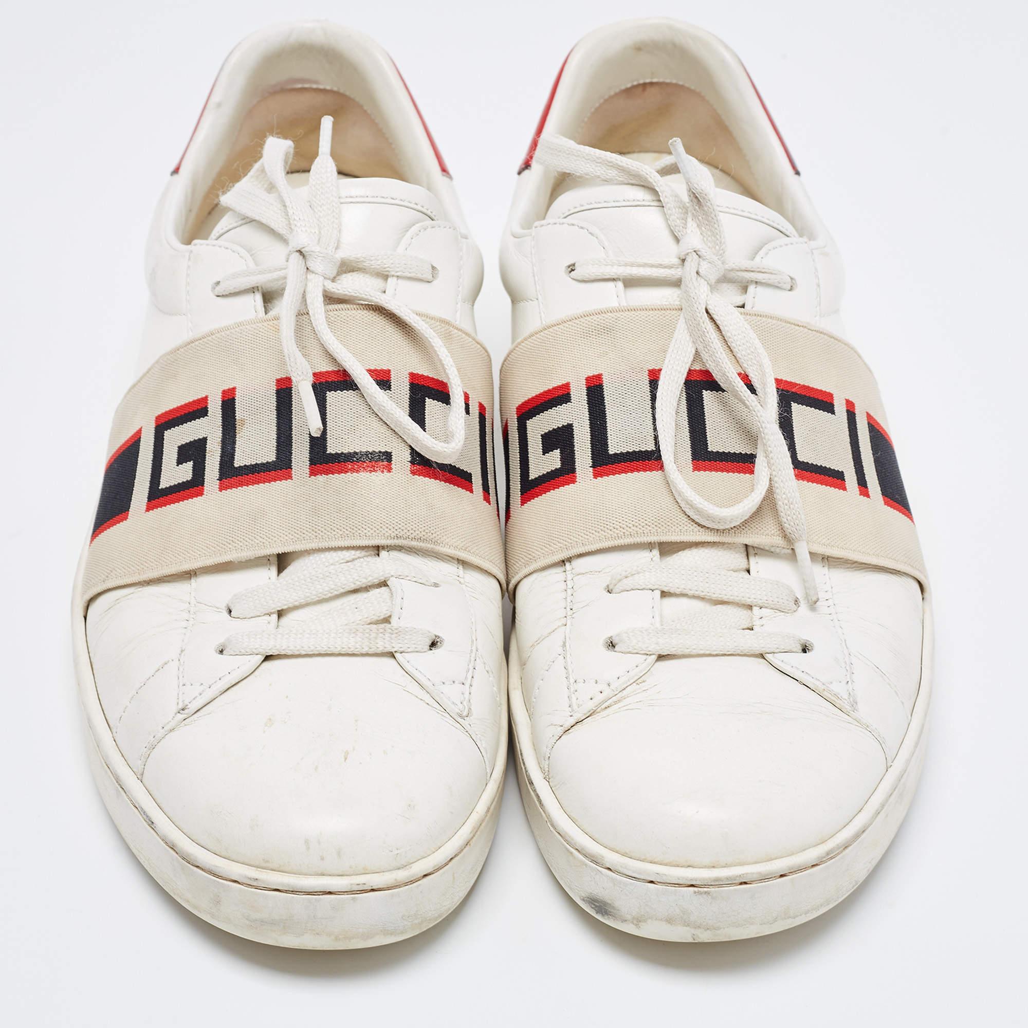 Weiße Leder-Logoband-Turnschuhe von Gucci, Größe 41.5 im Zustand „Relativ gut“ im Angebot in Dubai, Al Qouz 2
