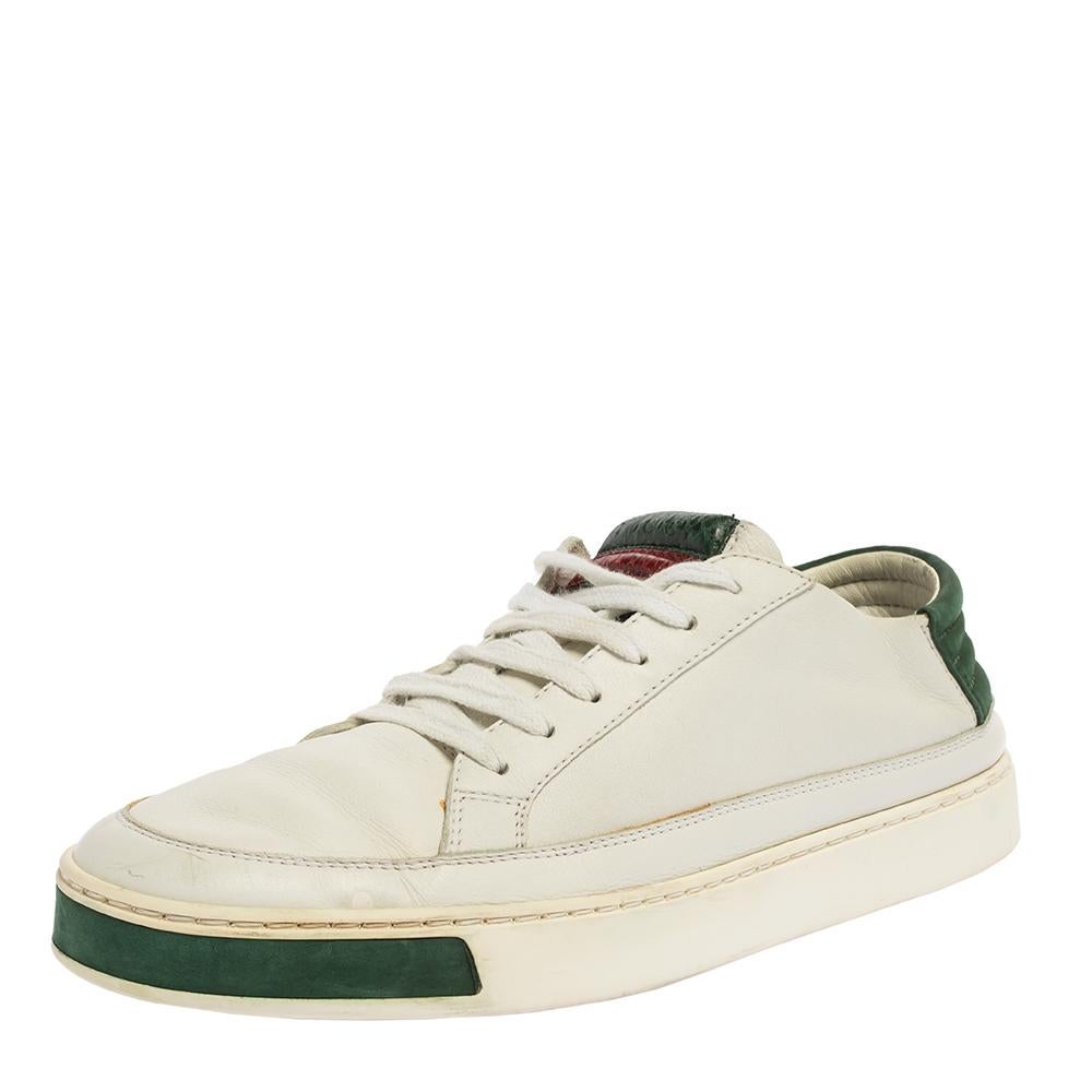 Let this pair of low-top Gucci sneakers elevate your style this season. Crafted from white leather, these sneakers feature round toes and lace-ups on the vamps. They have been detailed with the signature Web pattern on the tongues and made