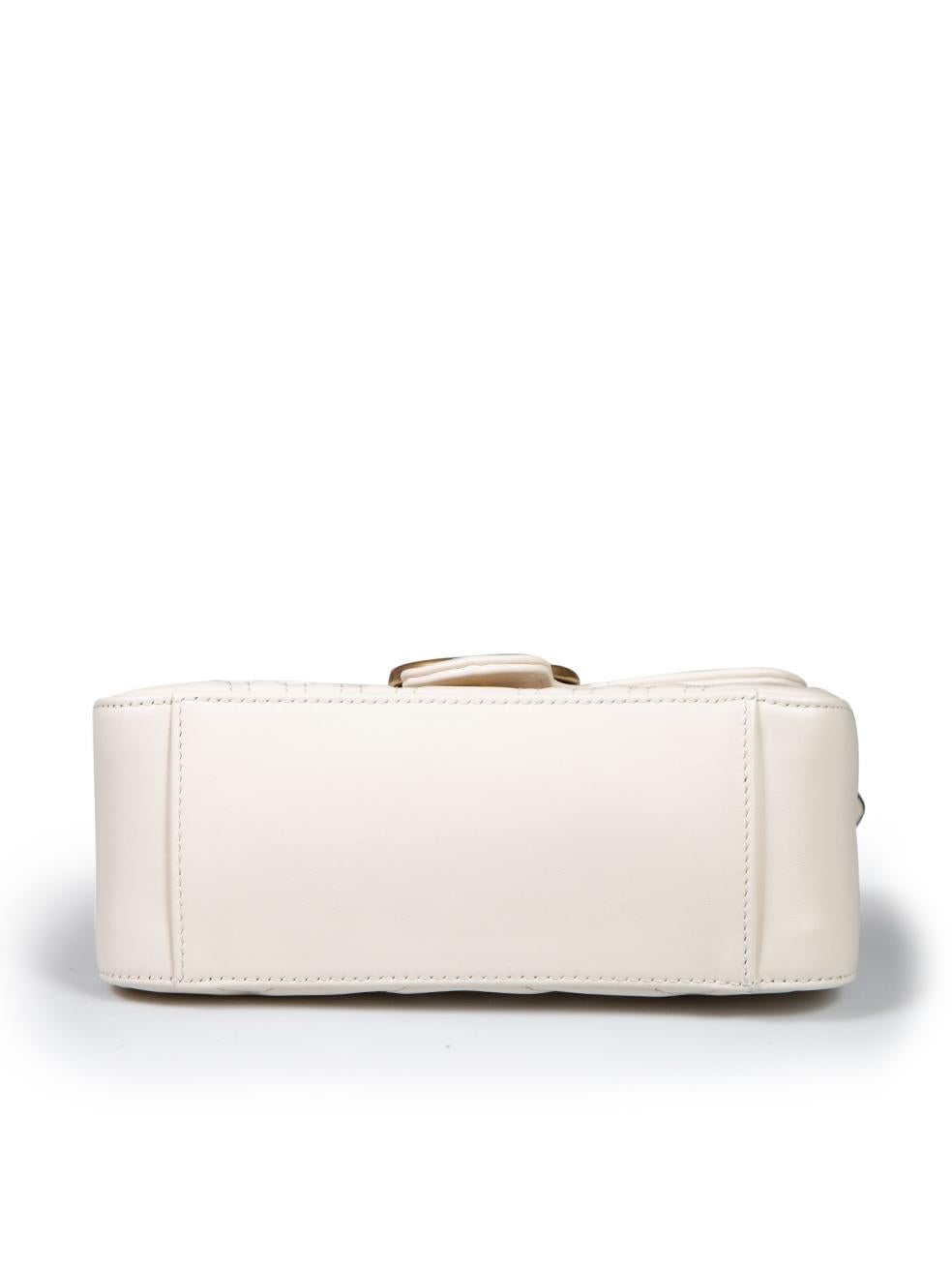 Gucci Weißes Leder Matelasse Mini GG Marmont Top Handle Bag Damen im Angebot