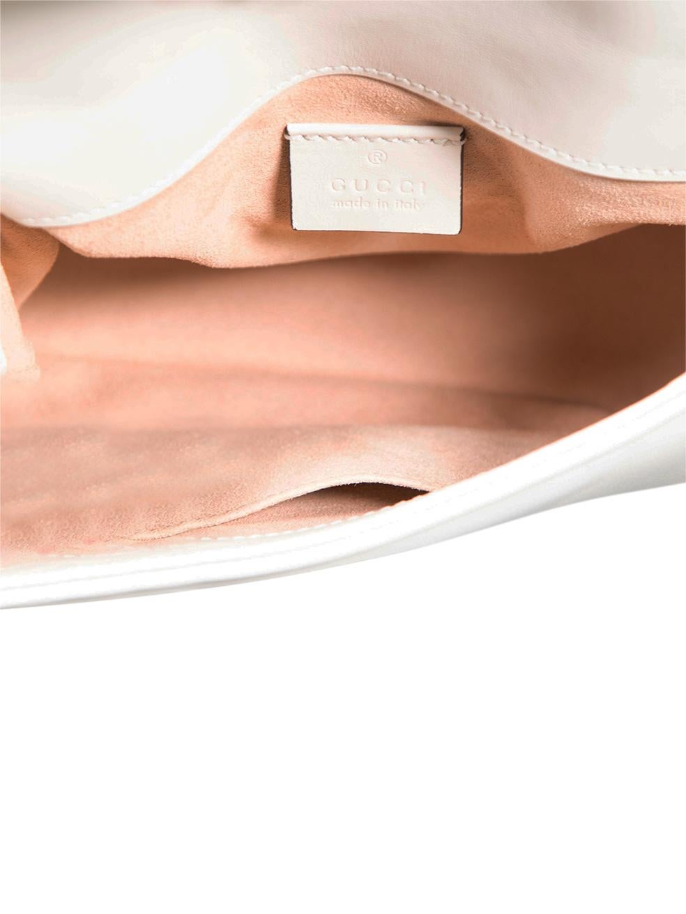 Gucci Weißes Leder Matelasse Mini GG Marmont Top Handle Bag im Angebot 1
