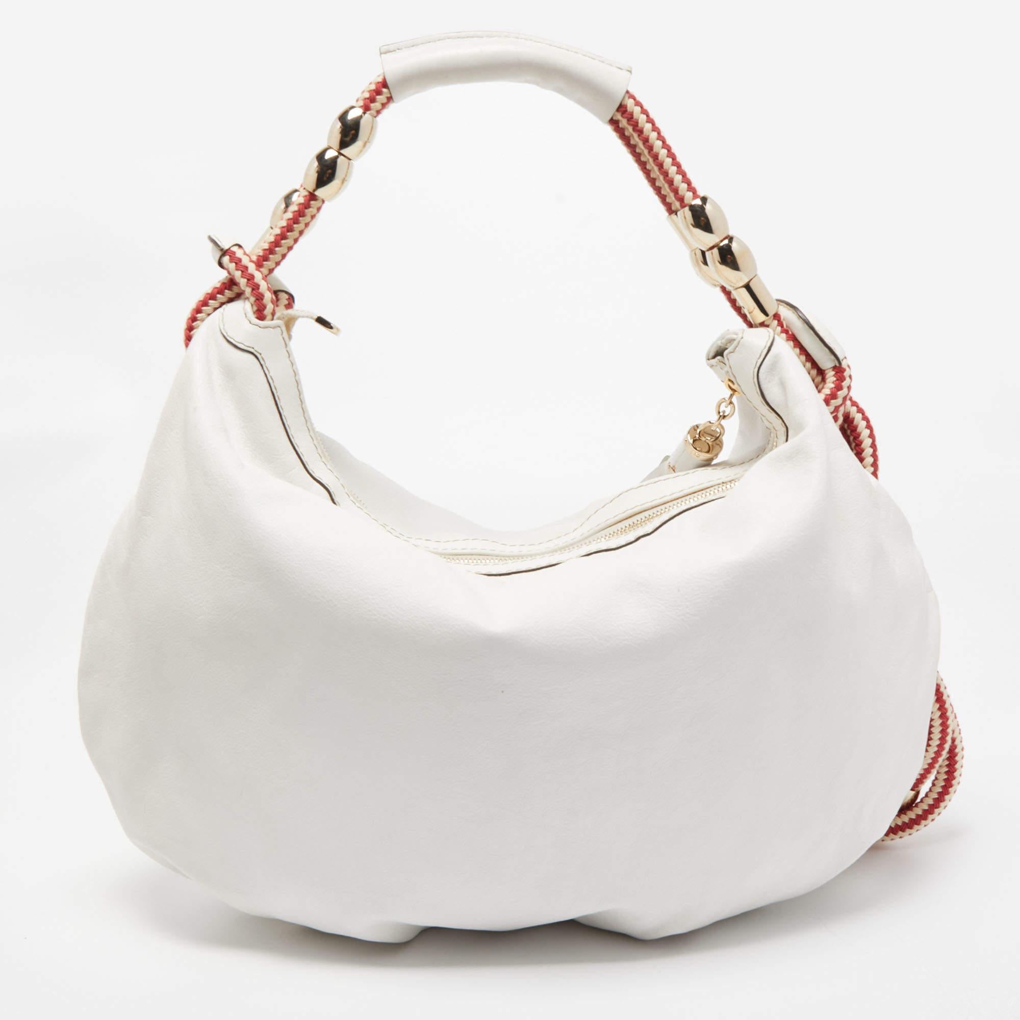 This Acapulco hobo from Gucci has been designed to be a worthy style companion! Crafted from leather, the bag features a spacious interior to carry your essentials in.

Includes: Original Dustbag
