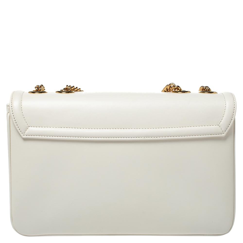 This shoulder bag hails from the 'Rajah' line of bags by Gucci. The name comes from a Sanskrit word that means 'prince' or 'king'. The bag has been crafted from quality leather and carries a white hue. It has a front flap that is adorned with a