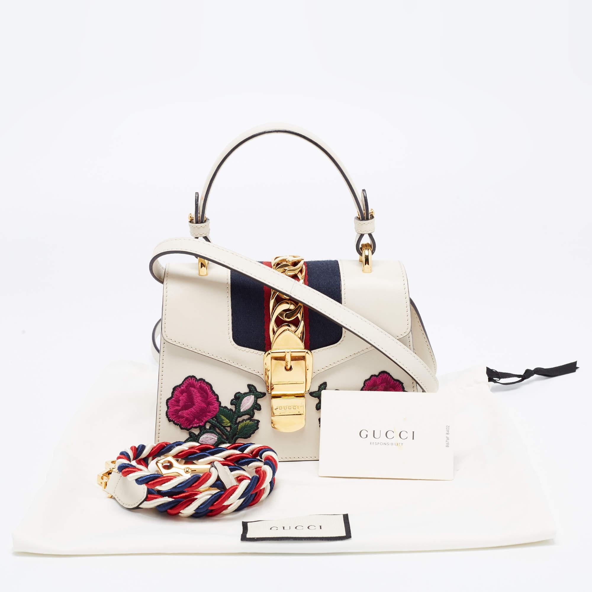 Gucci White Leather Mini Sylvie Top Handle Bag In Good Condition For Sale In Dubai, Al Qouz 2