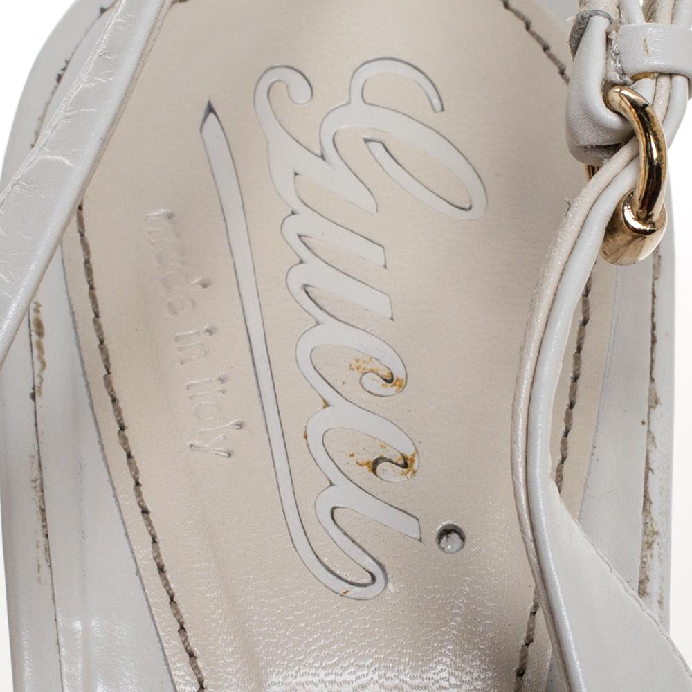 Gucci White Leather Peep Toe Slingback Sandals Size 40.5 In Good Condition In Dubai, Al Qouz 2