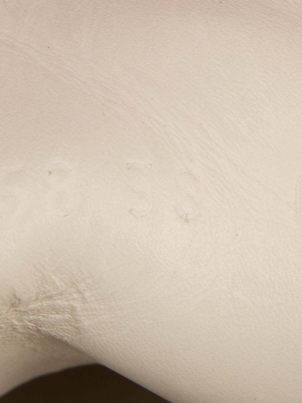 Gucci Chaussures en cuir blanc perforé avec logo GG Taille IT 38 en vente 5