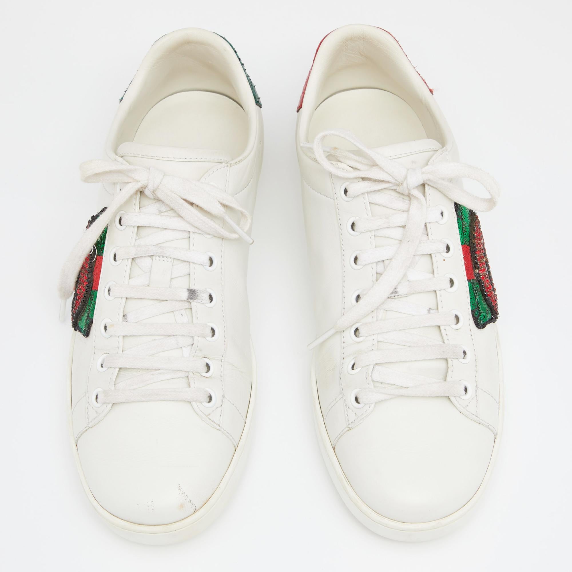 Made from leather, these Gucci sneakers are highlighted with sequin and crystal lip embellishments on the side. They display branded contrasting trims on the counter, lace-up vamps, and rests on comfortable rubber soles.

