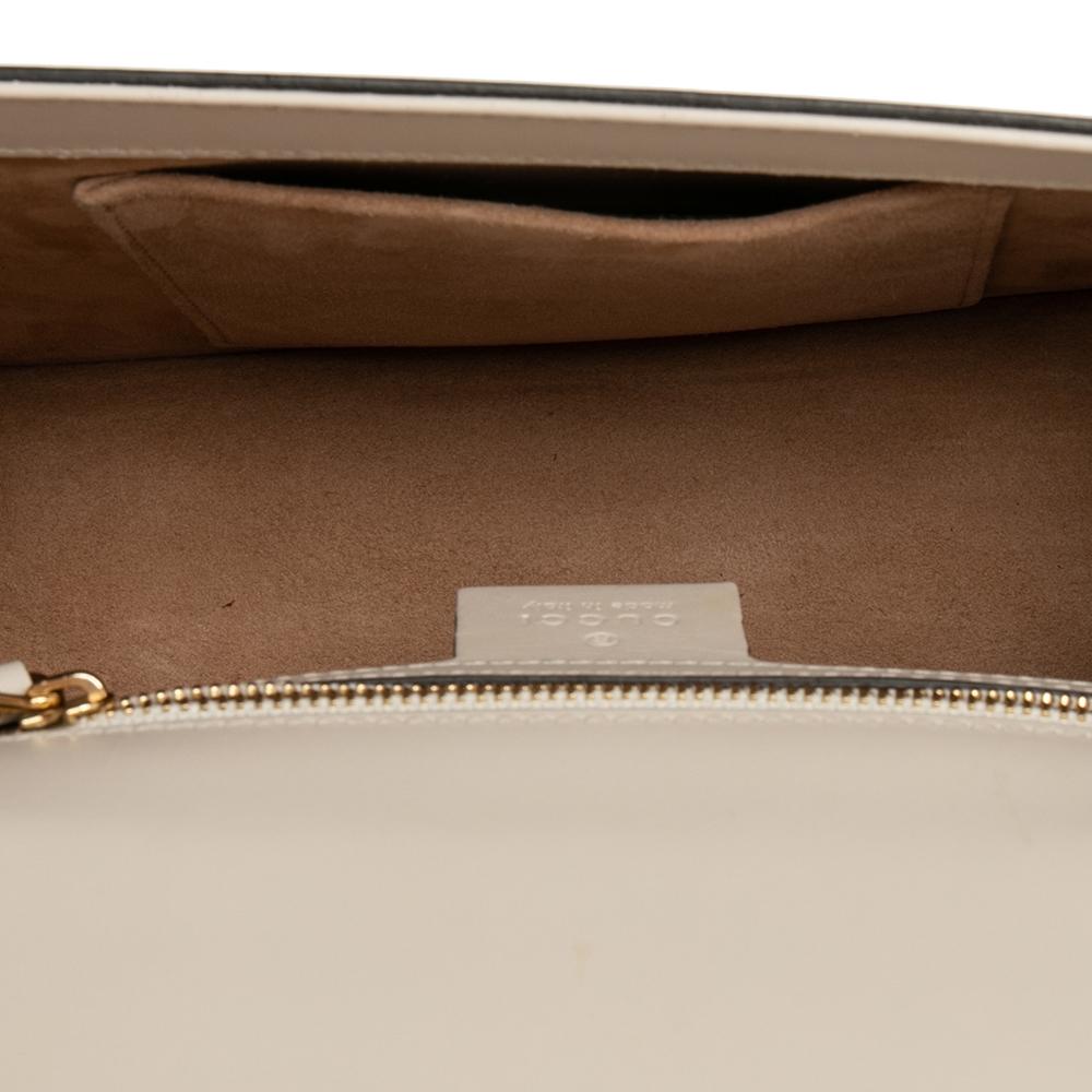 Gucci White Leather Small Web Chain Sylvie Shoulder Bag In Good Condition In Dubai, Al Qouz 2