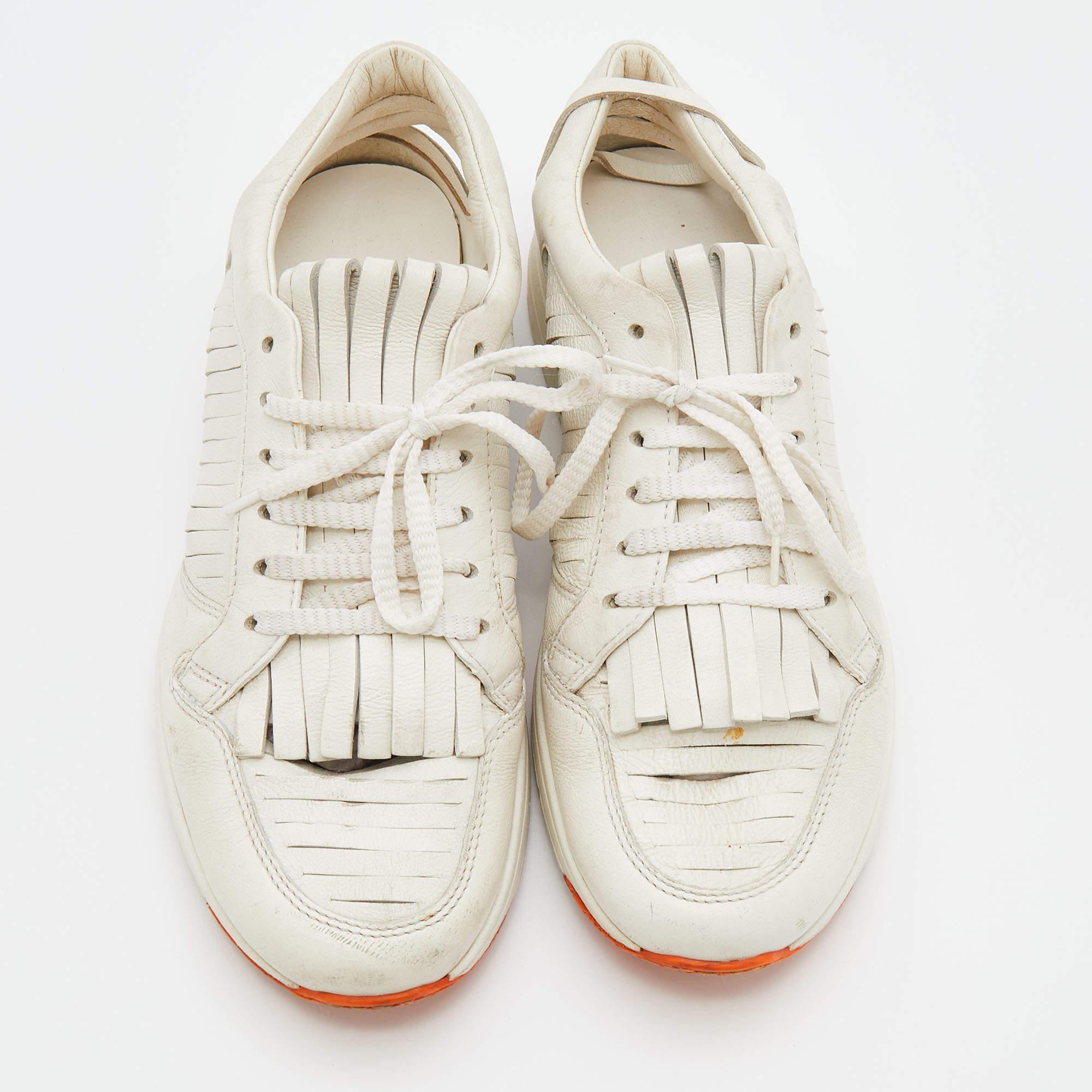 Gucci White Leather Tassel Low Top Sneakers Size 36.5 In Good Condition For Sale In Dubai, Al Qouz 2