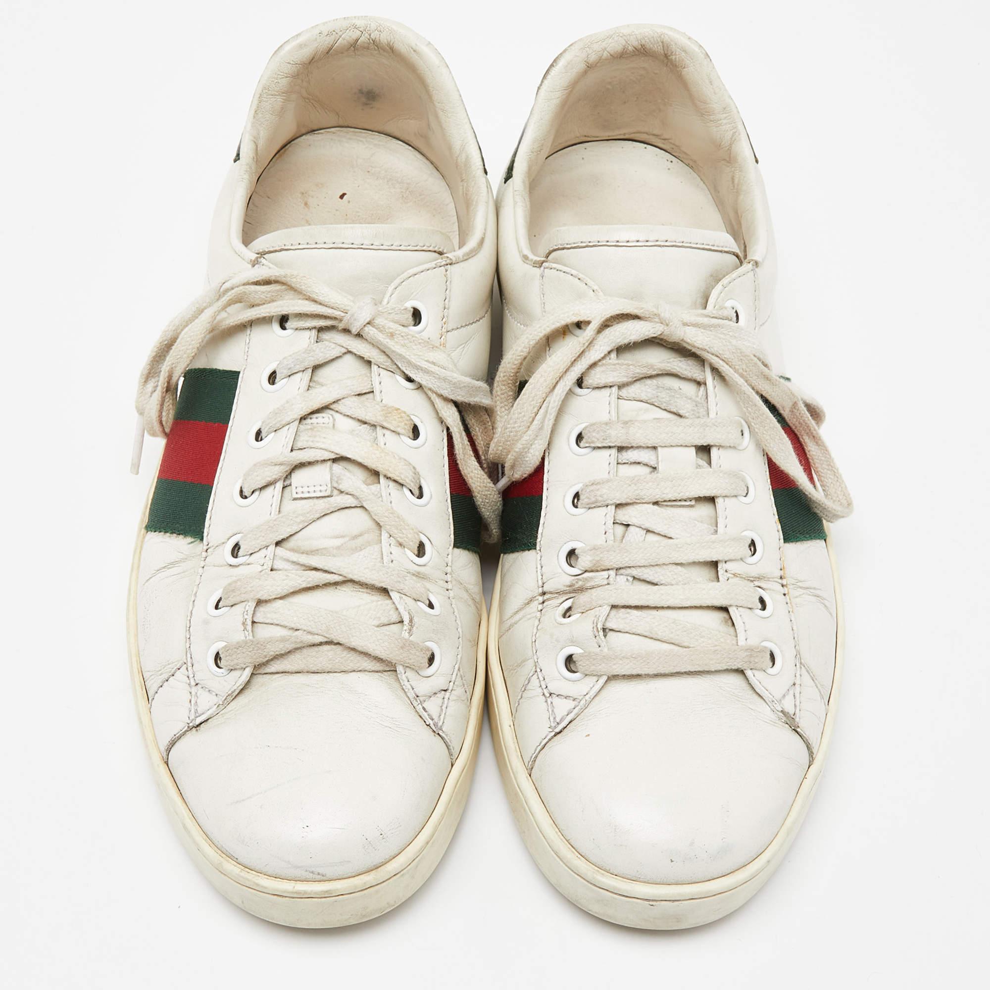 Gucci Blanco Cuero Web Ace Low Top Sneakers Size 42.5 en Bastante bueno estado para la venta en Dubai, Al Qouz 2
