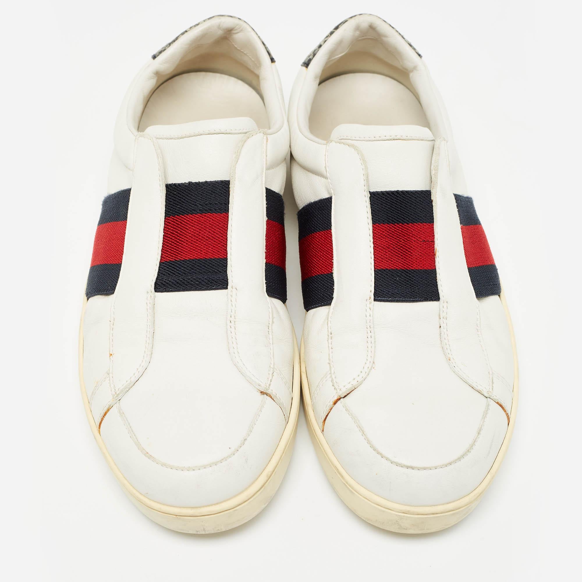 Gucci Weiß Leder Web Ace Slip On Turnschuhe Größe 40,5 im Zustand „Gut“ im Angebot in Dubai, Al Qouz 2
