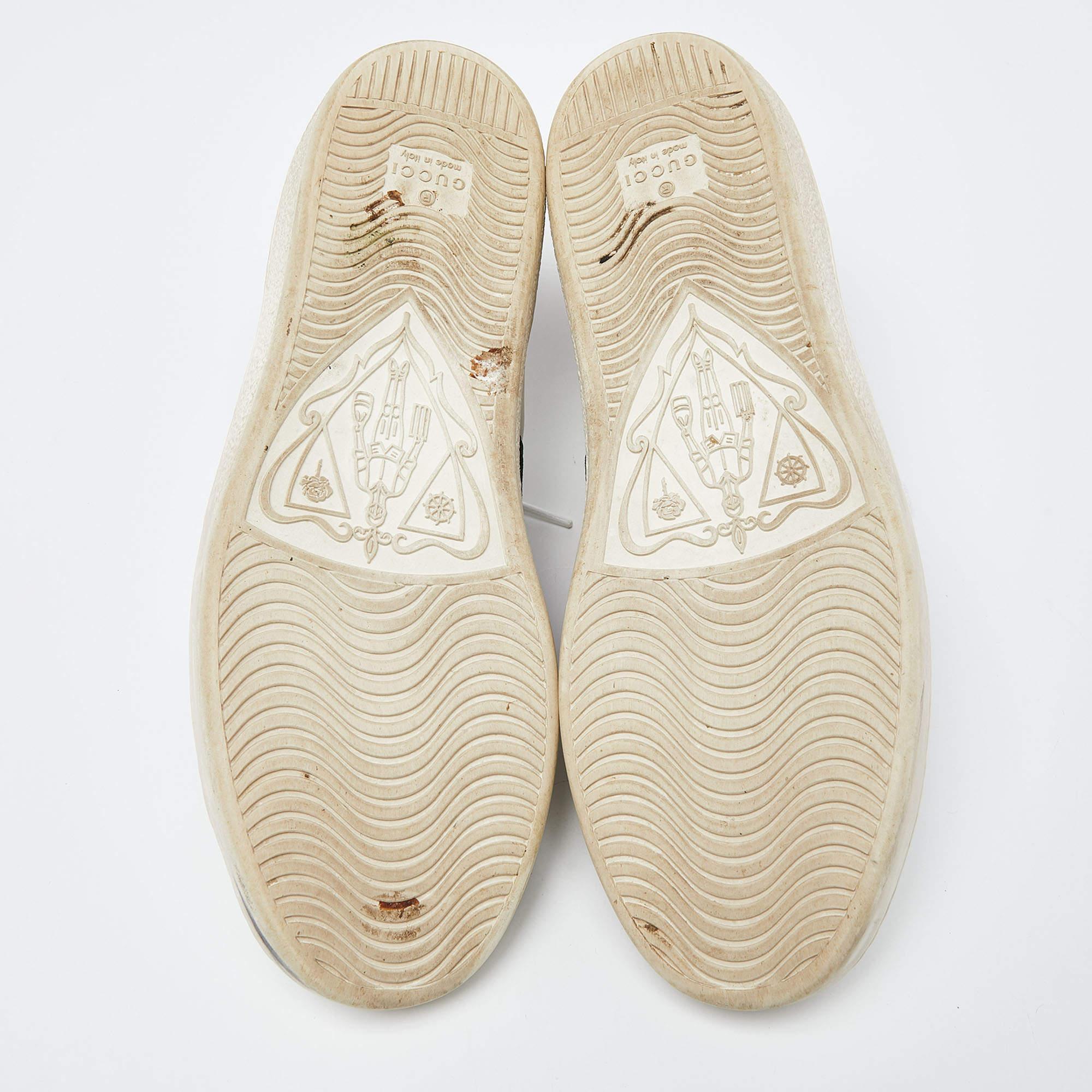 Gucci Weiß Leder Web Detail Biene bestickte Ace Low Top Turnschuhe Größe 38 im Zustand „Relativ gut“ im Angebot in Dubai, Al Qouz 2