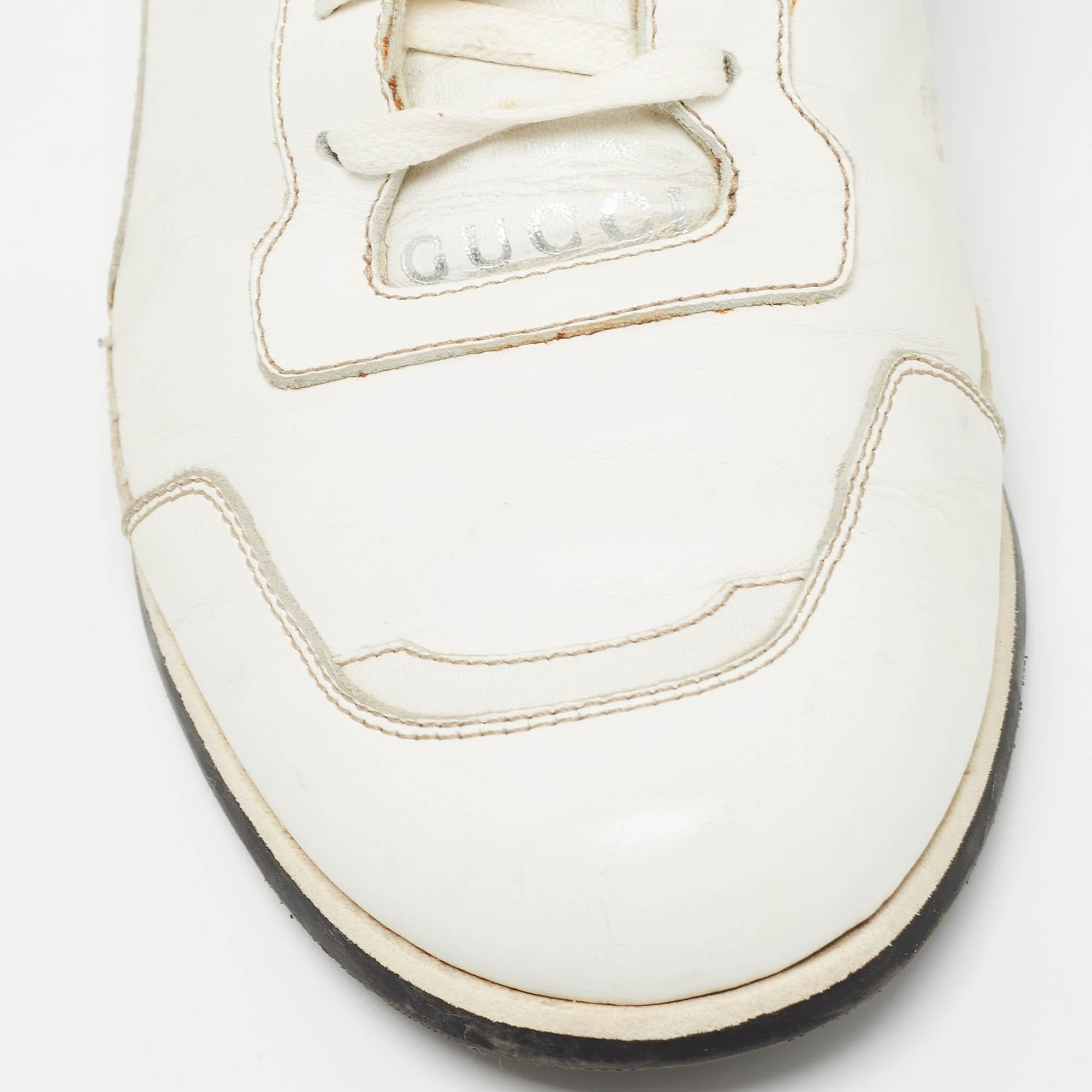 Gucci White Leather Web Detail Low Top Sneakers Size 41 In Fair Condition For Sale In Dubai, Al Qouz 2