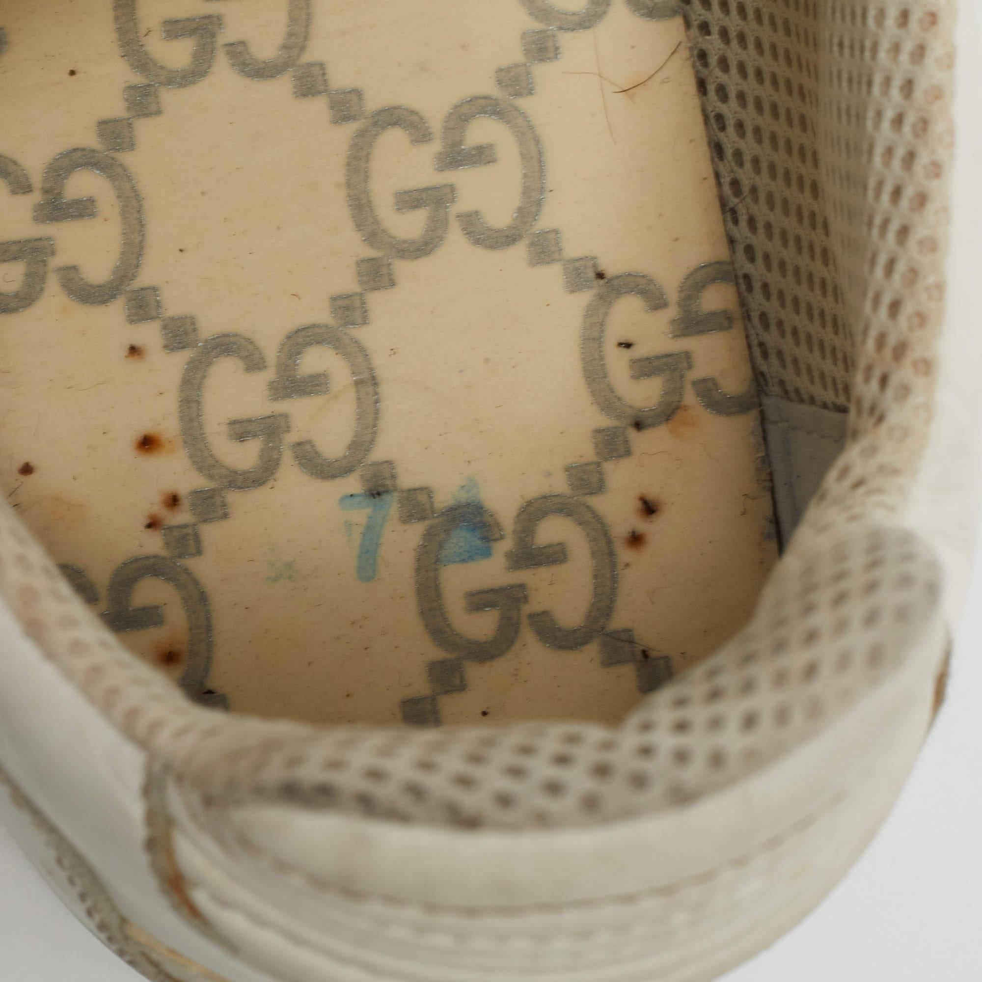 Gucci White Leather Web Detail Low Top Sneakers Size 41 In Fair Condition For Sale In Dubai, Al Qouz 2