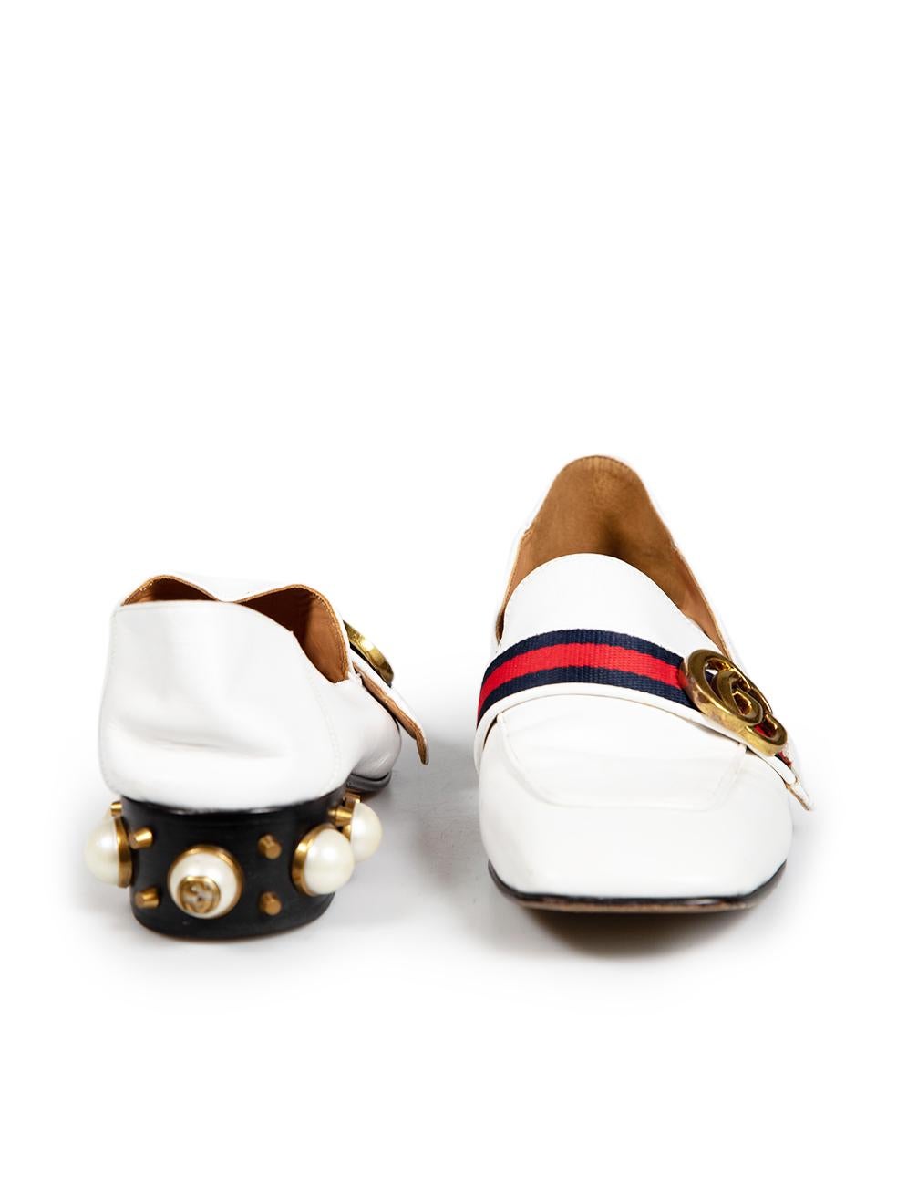 Gucci White Leather Web GG Faux Pearl Loafers Size IT 39 In Good Condition For Sale In London, GB