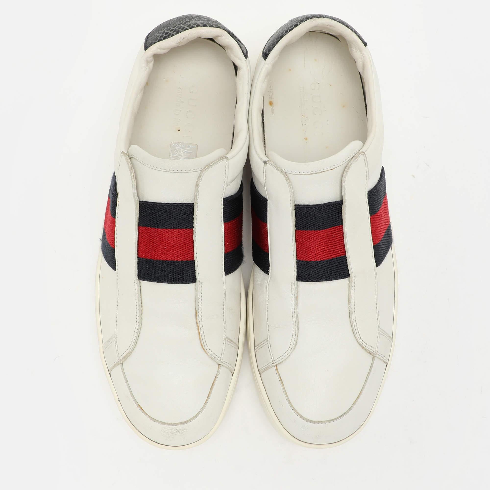 Gucci Weiß Leder Web Slip On Turnschuhe Größe 43 im Zustand „Relativ gut“ im Angebot in Dubai, Al Qouz 2