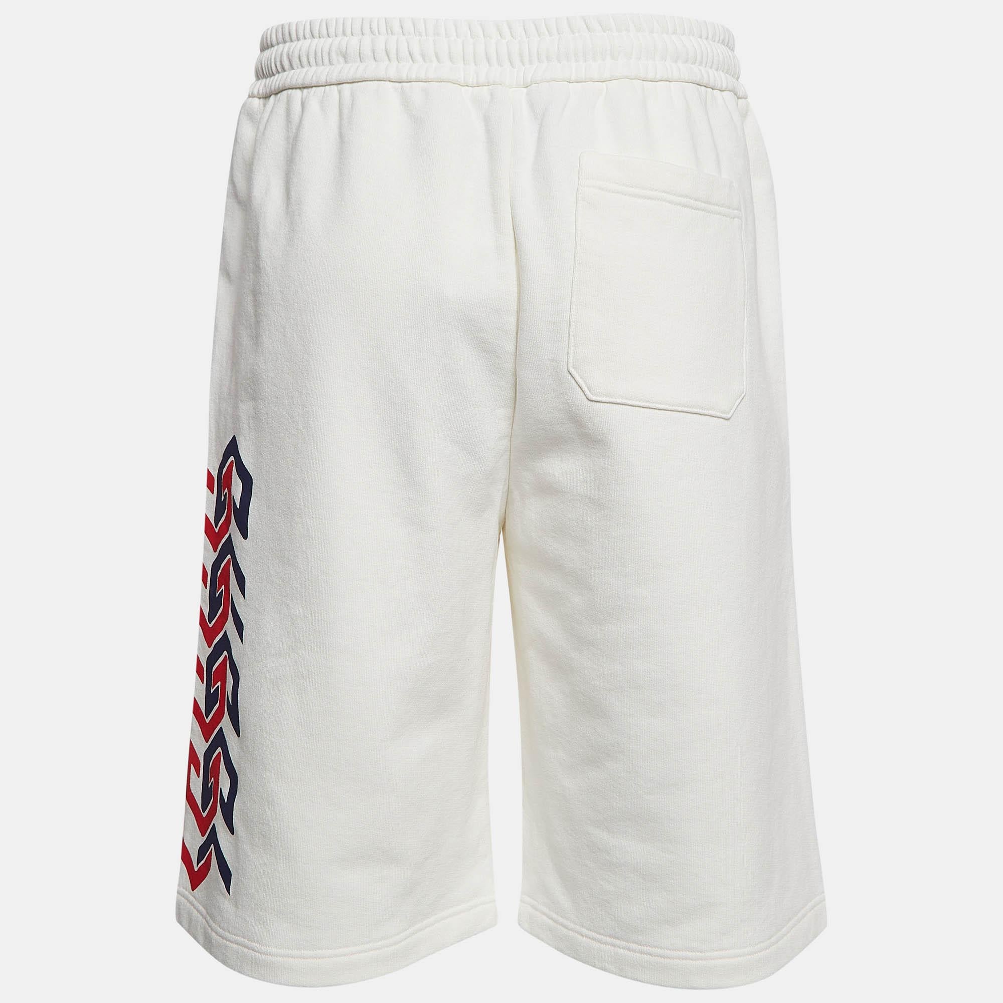 Beachy vacations call for a stylish pair of shorts like this. Stitched using high-quality fabric, this pair of shorts is styled with classic details and has a superb length. Wear it with T-shirts.

Includes: Info Booklet, Original Cover